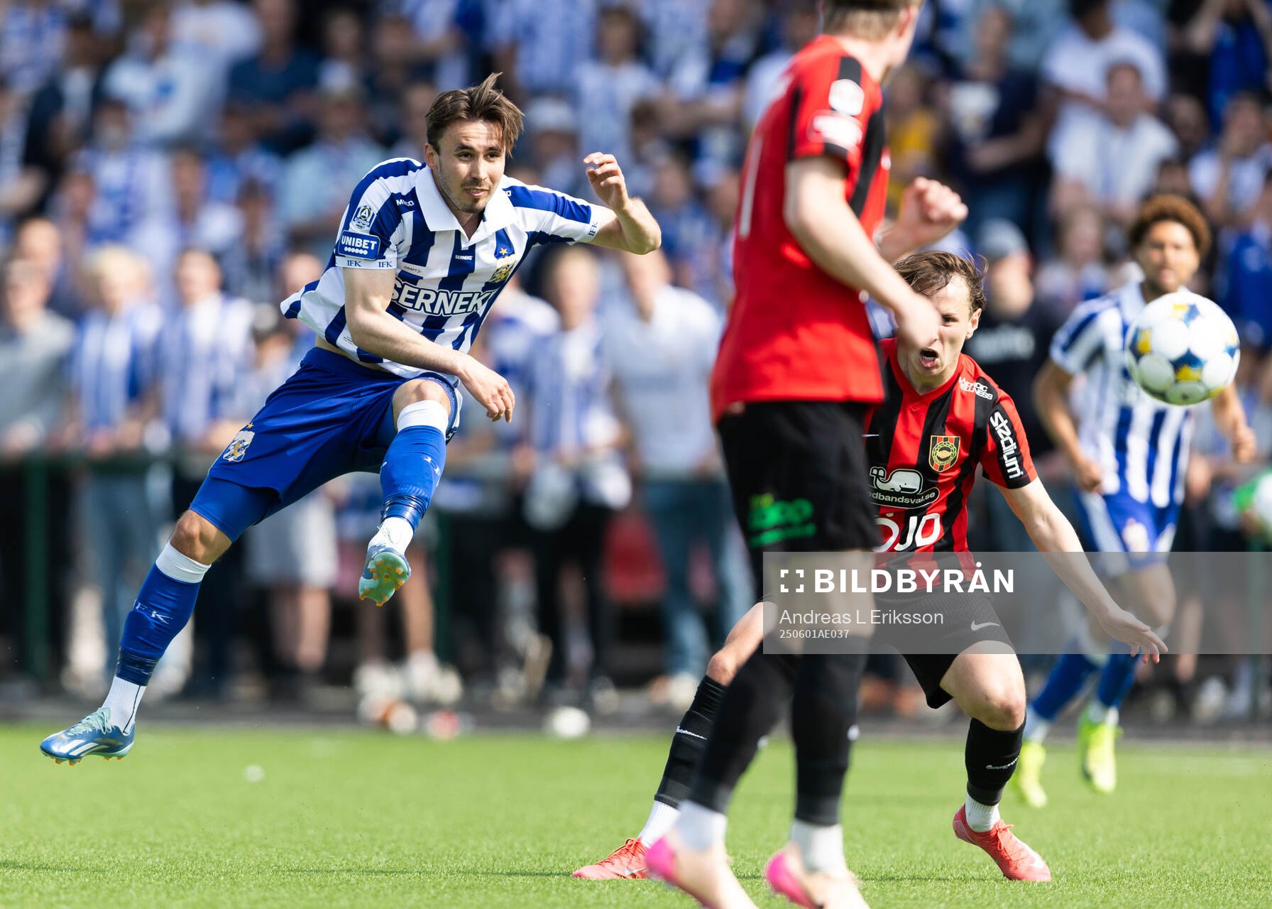 IFK Göteborgs Anders Trondsen med ett skott