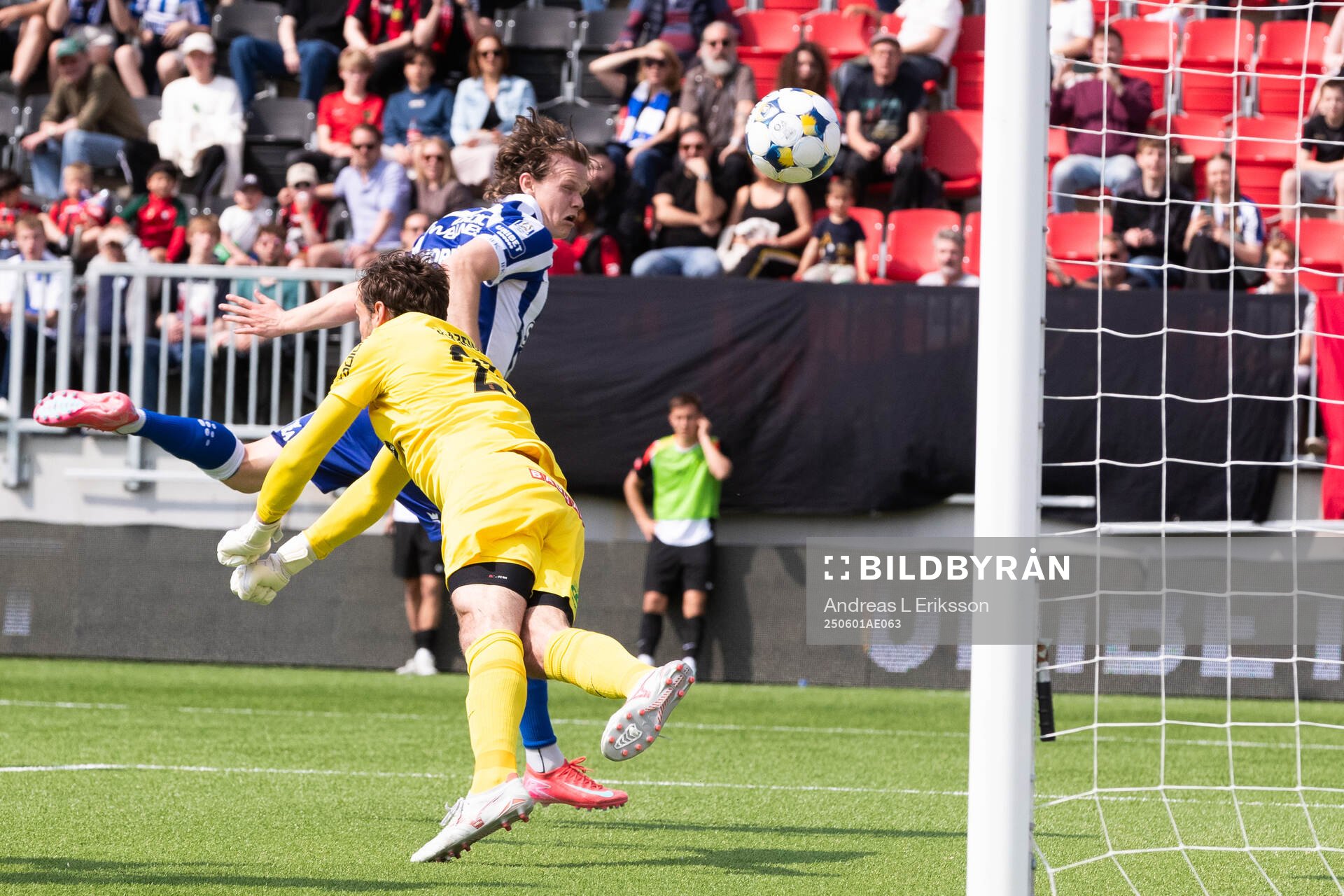 IFK Göteborgs Kolbeinn Thordarson nickar in 1-0 för IFK