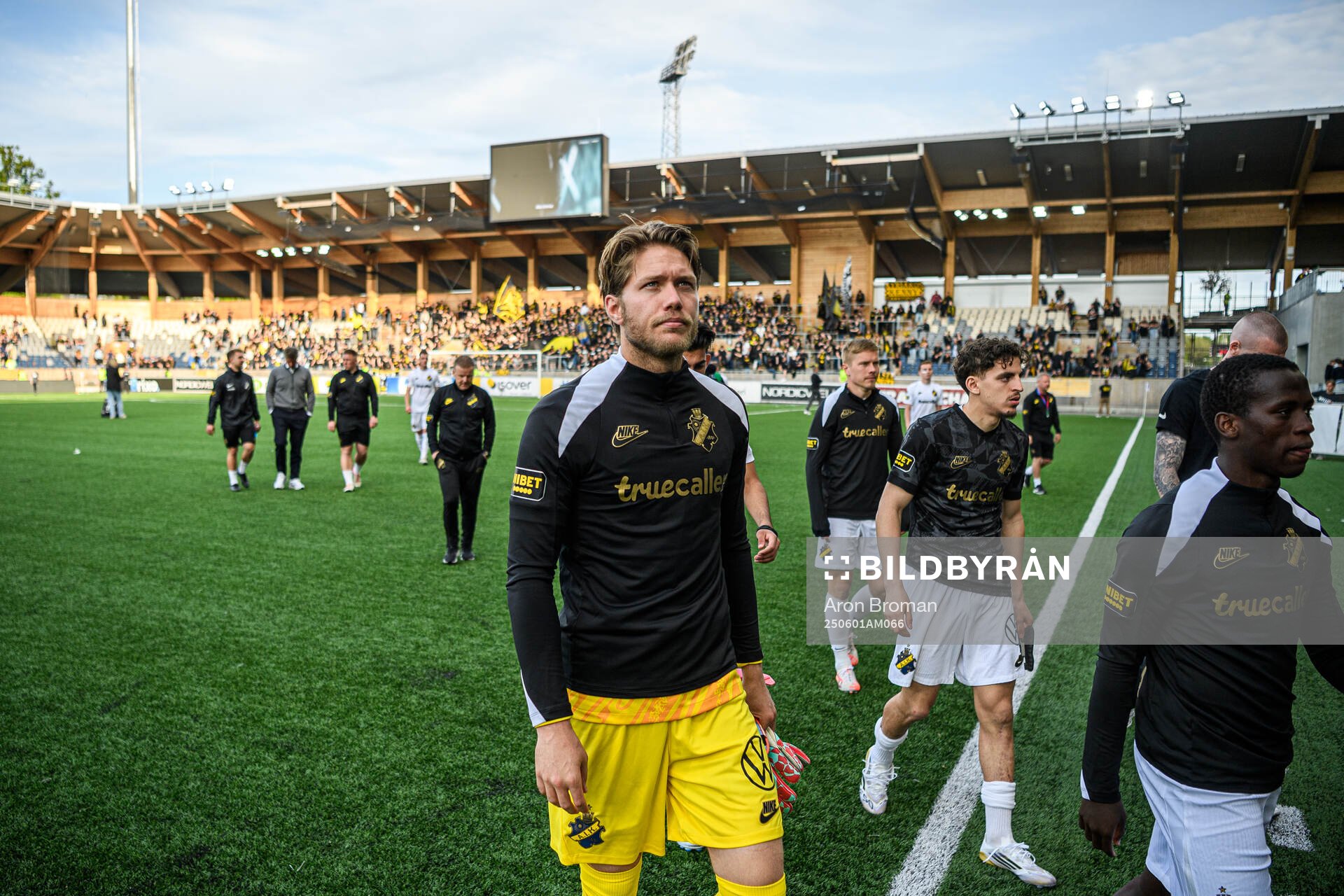 AIKs målvakt Kalle Joelsson deppar