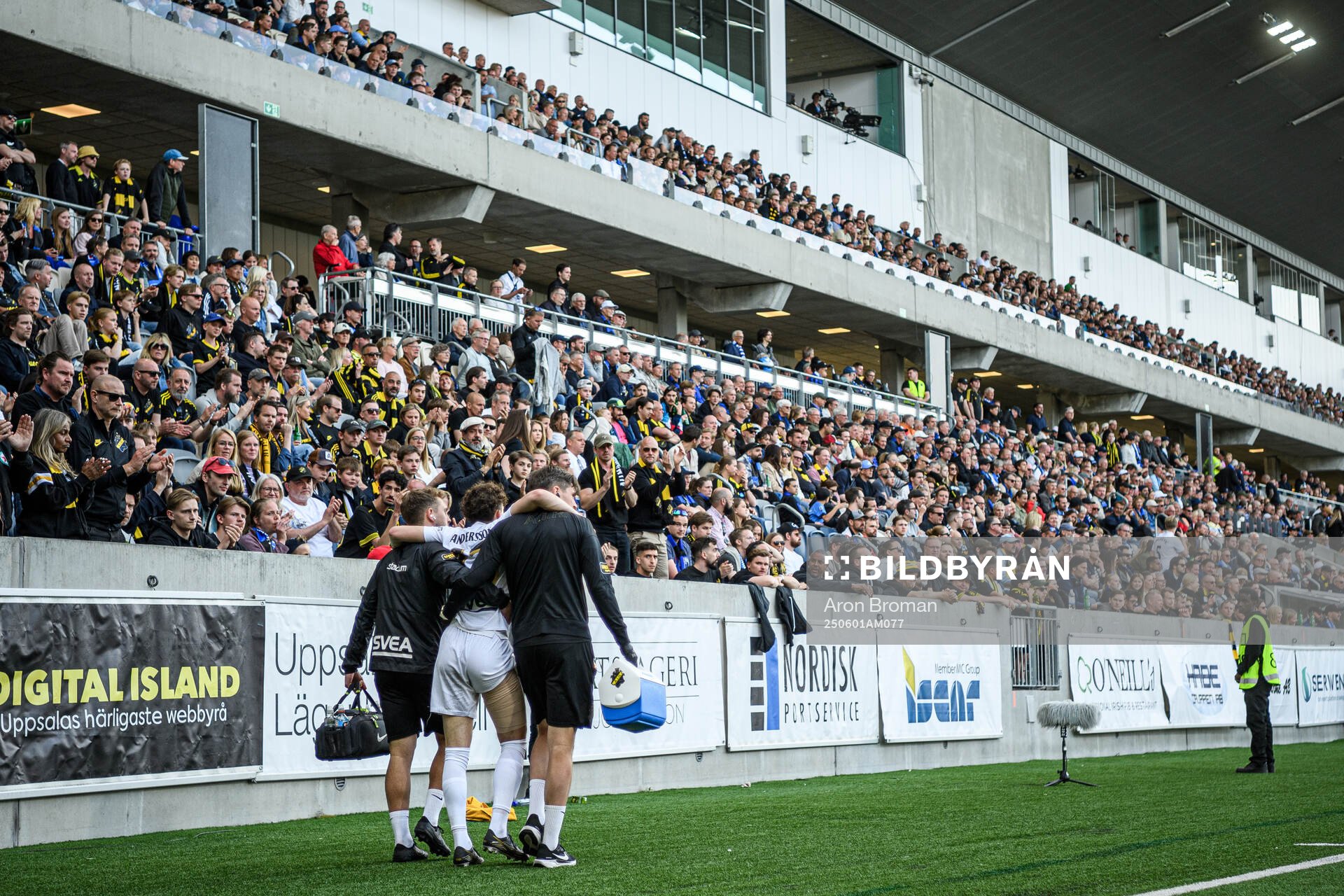 AIKs Victor Goncalves Andersson har ont