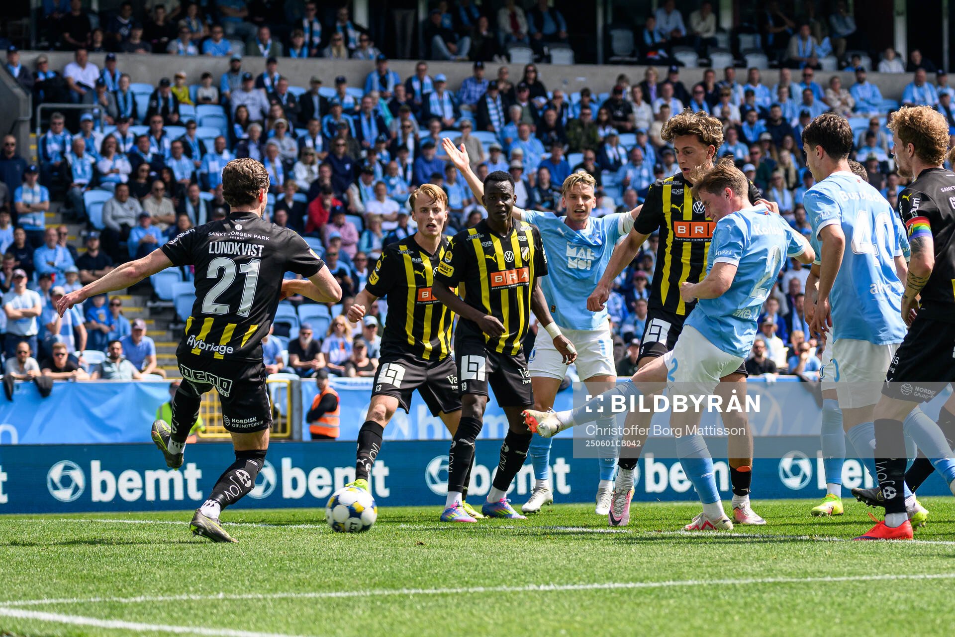 Malmö FFs Johan Karlsson gör 1-0