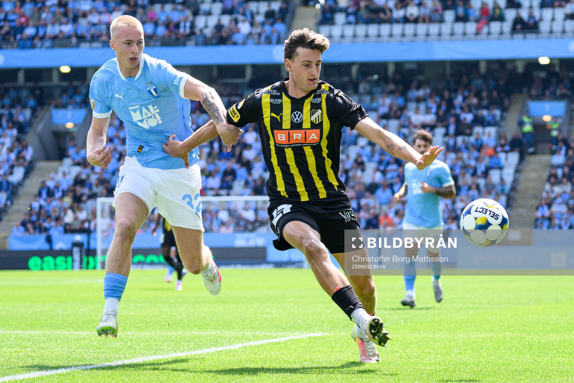 Malmö FFs Daniel Gudjohnsen och Häckens Silas Andersen