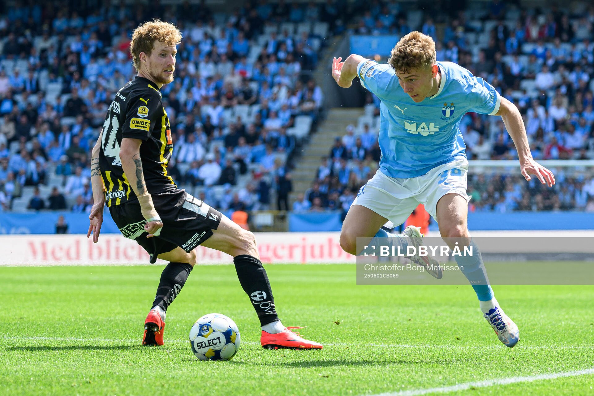 Häckens Simon Gustafson och Malmö FFs Hugo Bolin