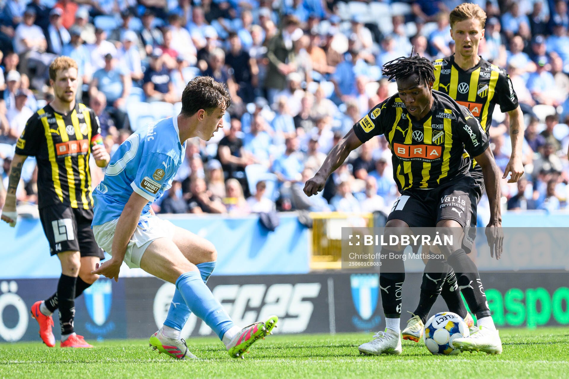 Malmö FFs Kenan Busuladzic och Häckens Severin Nioule