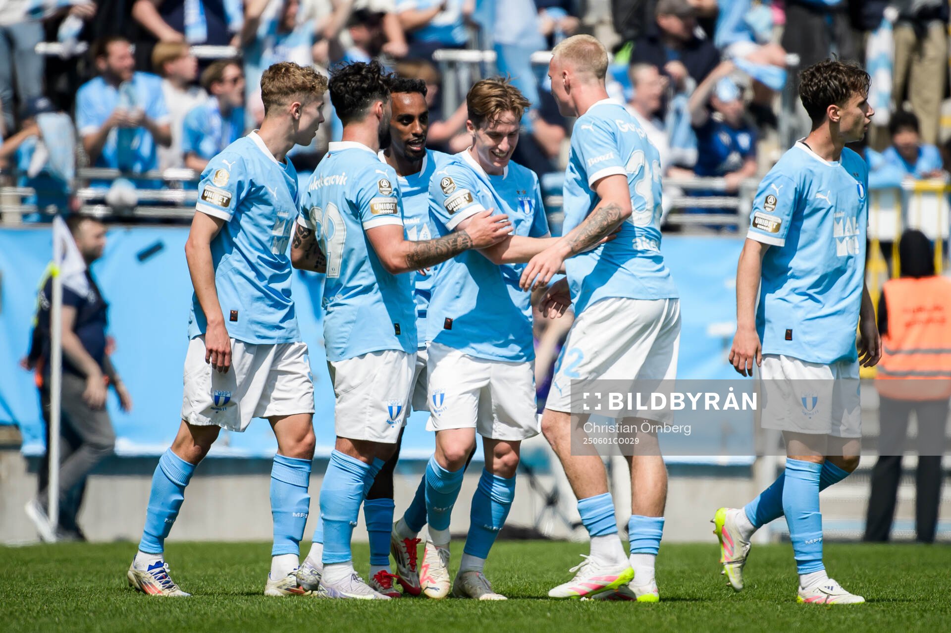 Malmö FFs Johan Karlsson jublar med lagkamrater