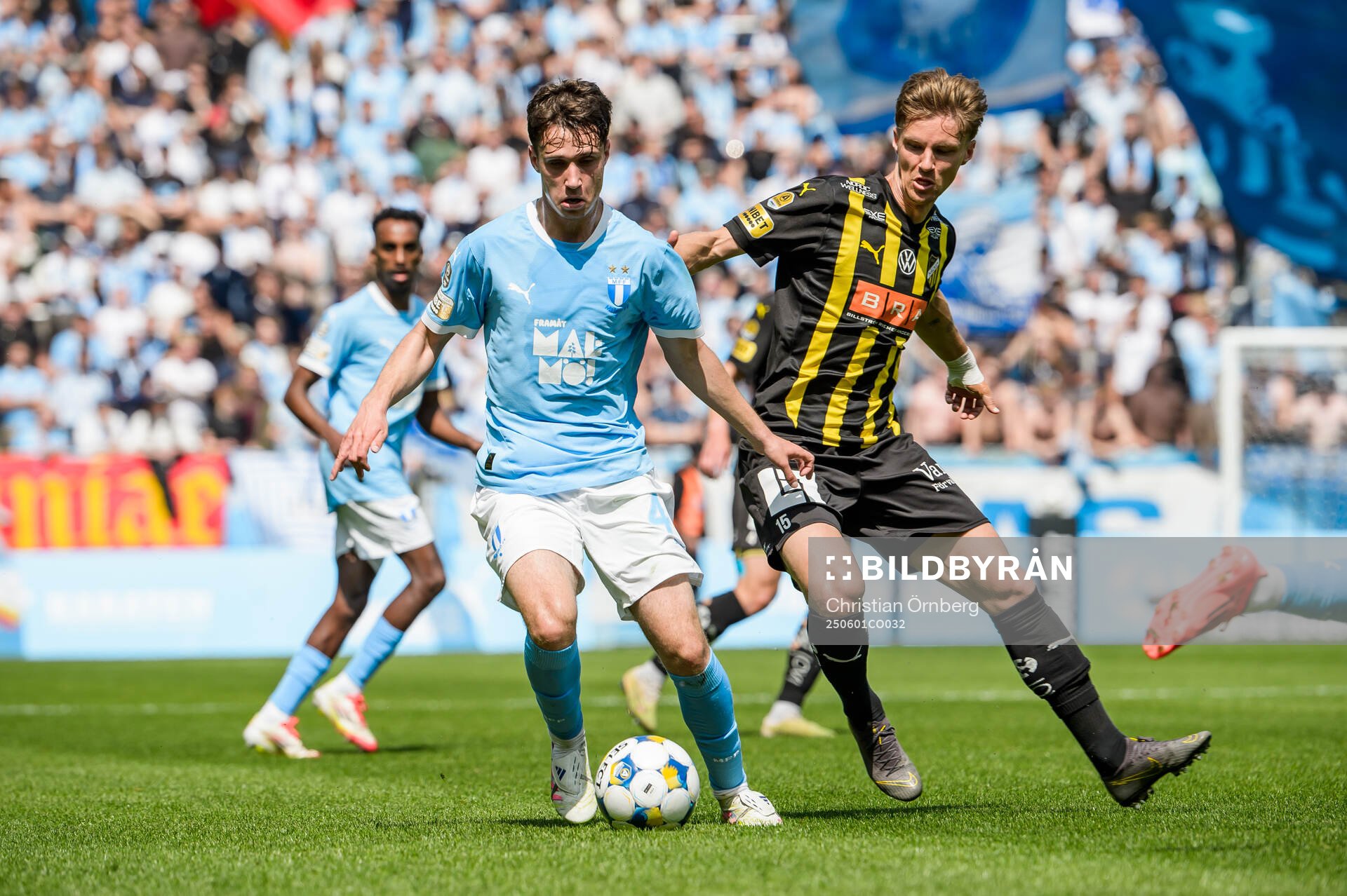 Malmö FFs Kenan Busuladzic och Häckens Samuel Leach Holm