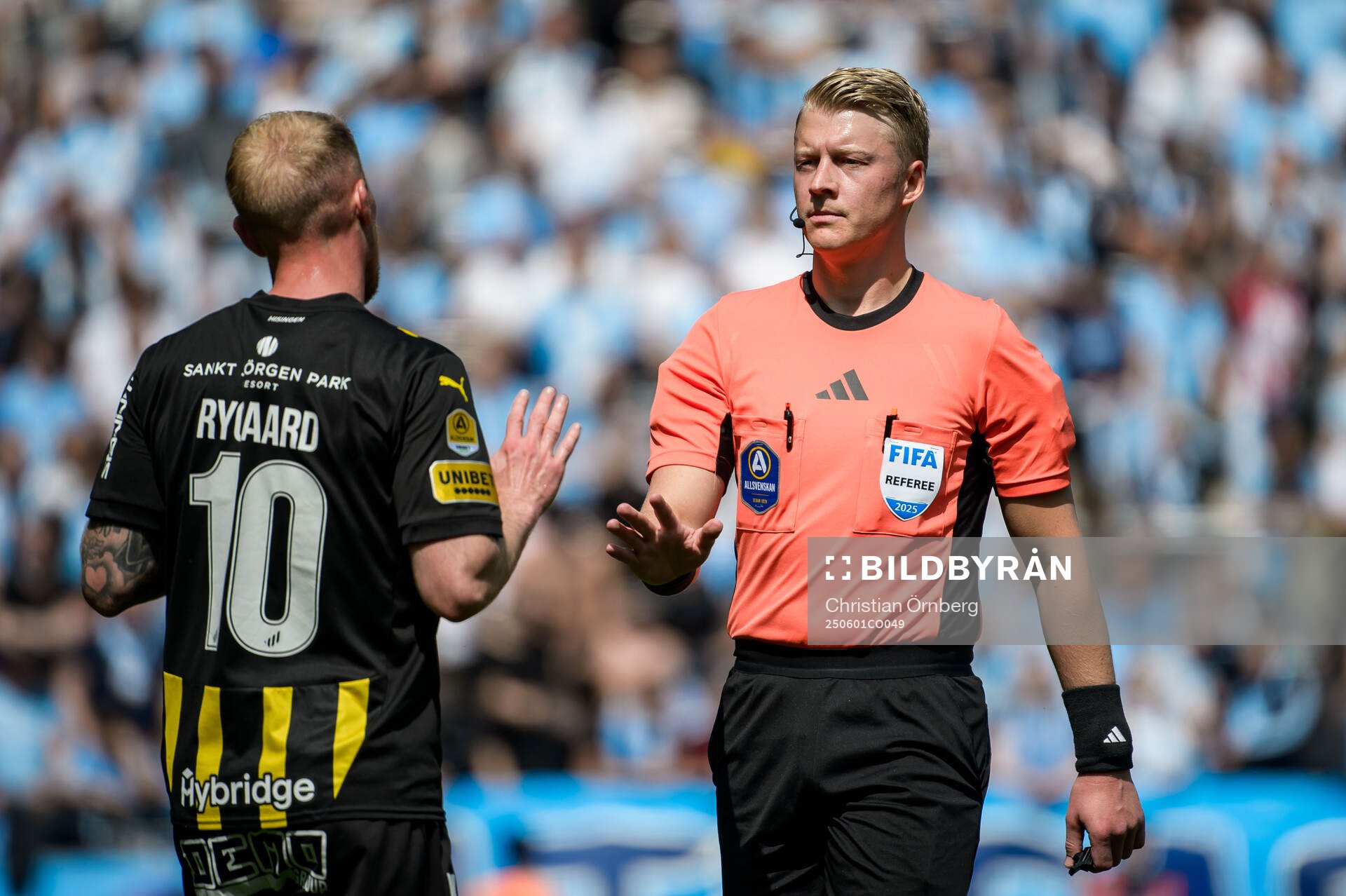 Häckens Mikkel Rygaard Jensen och Domare Adam Ladebäck