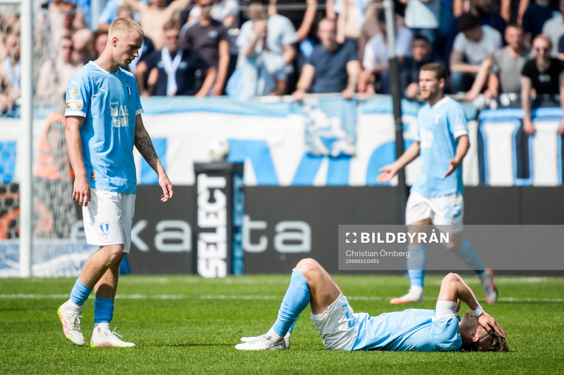 Malmö FFs Jens Stryger Larsen har ont