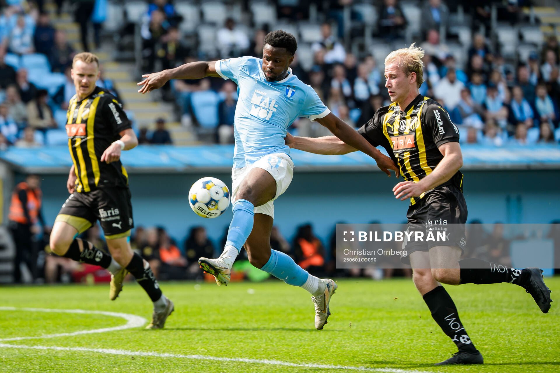 Malmö FFs Emmanuel Ekong och Häckens Harry Hilvenius