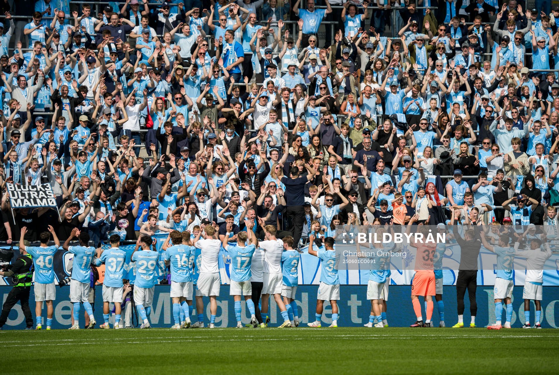 Malmö FFs spelare och supportrar jublar