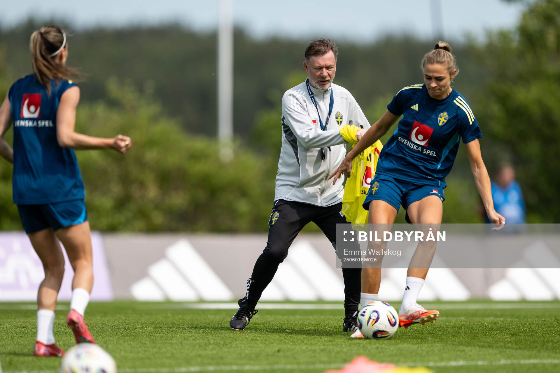 Head coach Peter Gerhardsson and Fridolina Rolfö of the