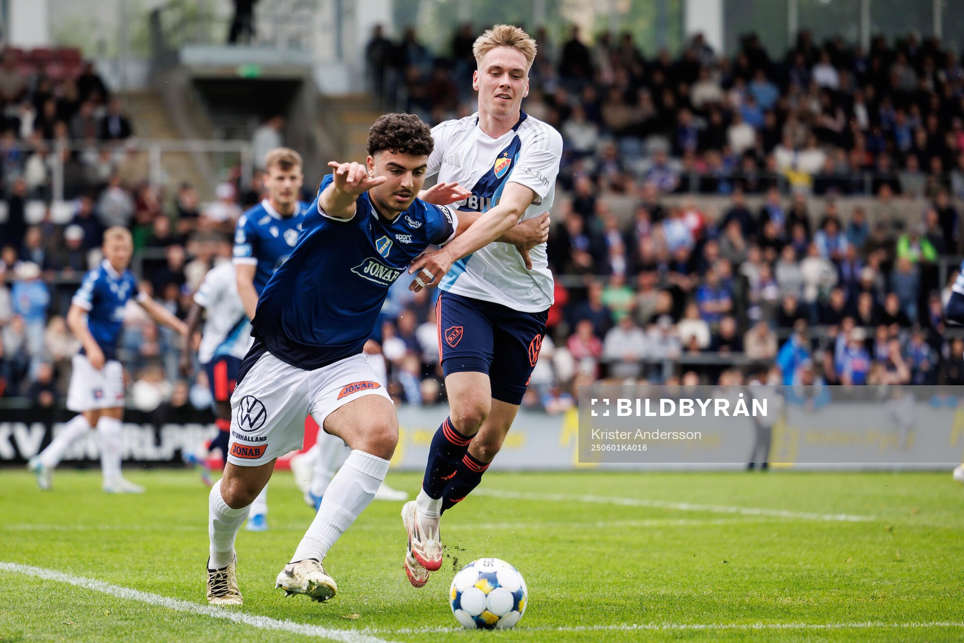 Halmstads Bleon Kurtulus och Djurgårdens Viktor Bergh