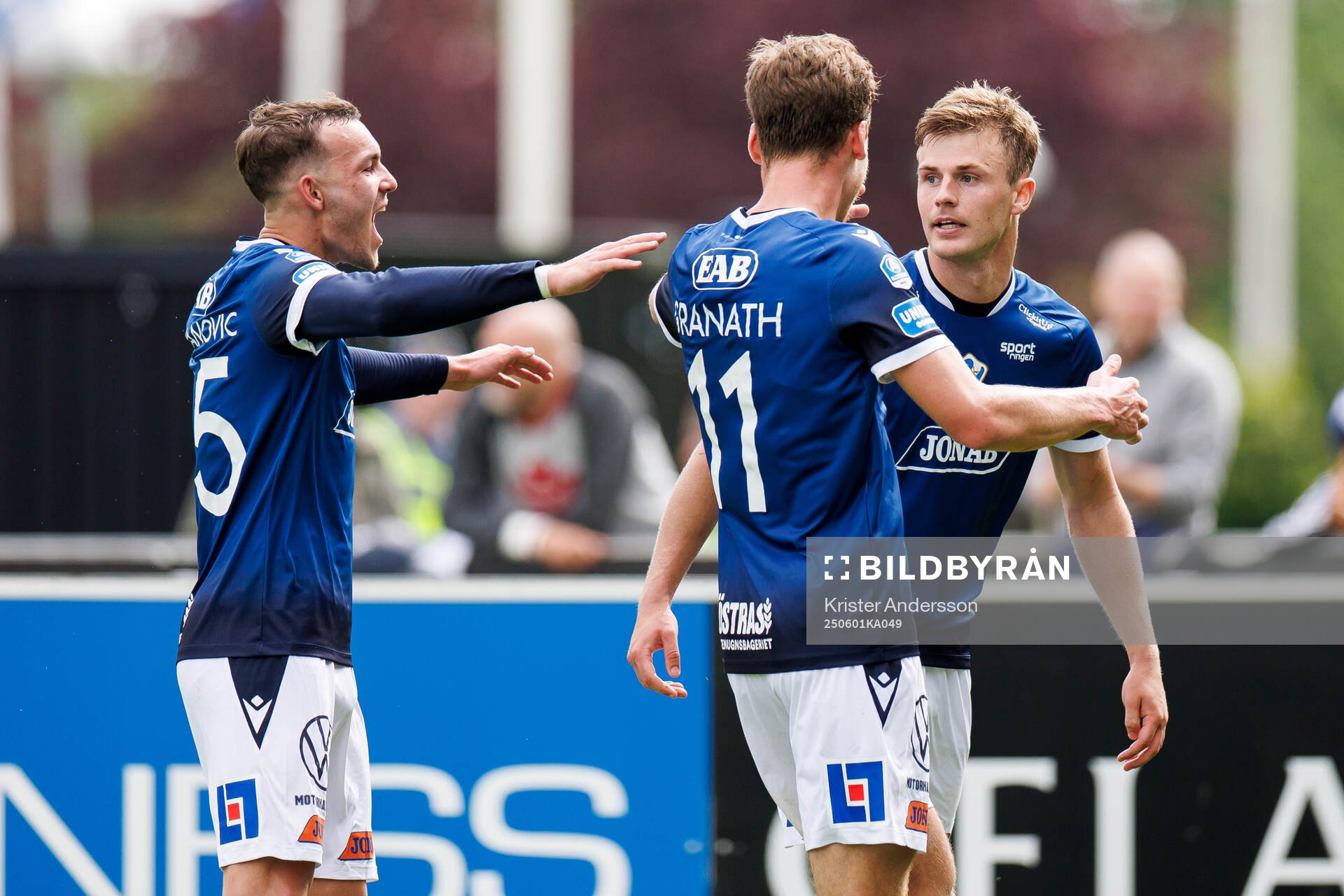 Halmstads Filip Schyberg jublar med Aleksander Damnjanovic
