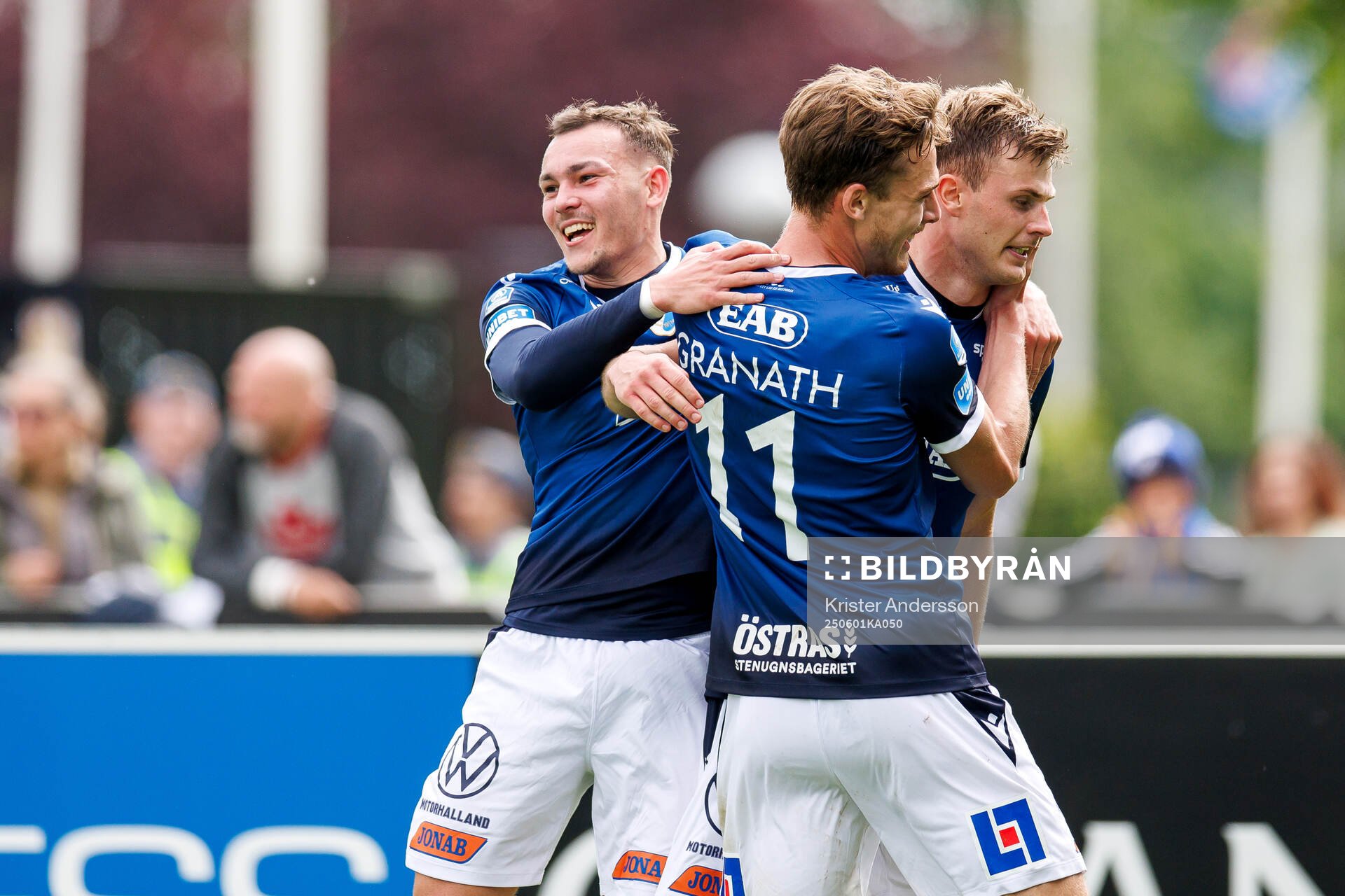 Halmstads Filip Schyberg jublar med Aleksander Damnjanovic