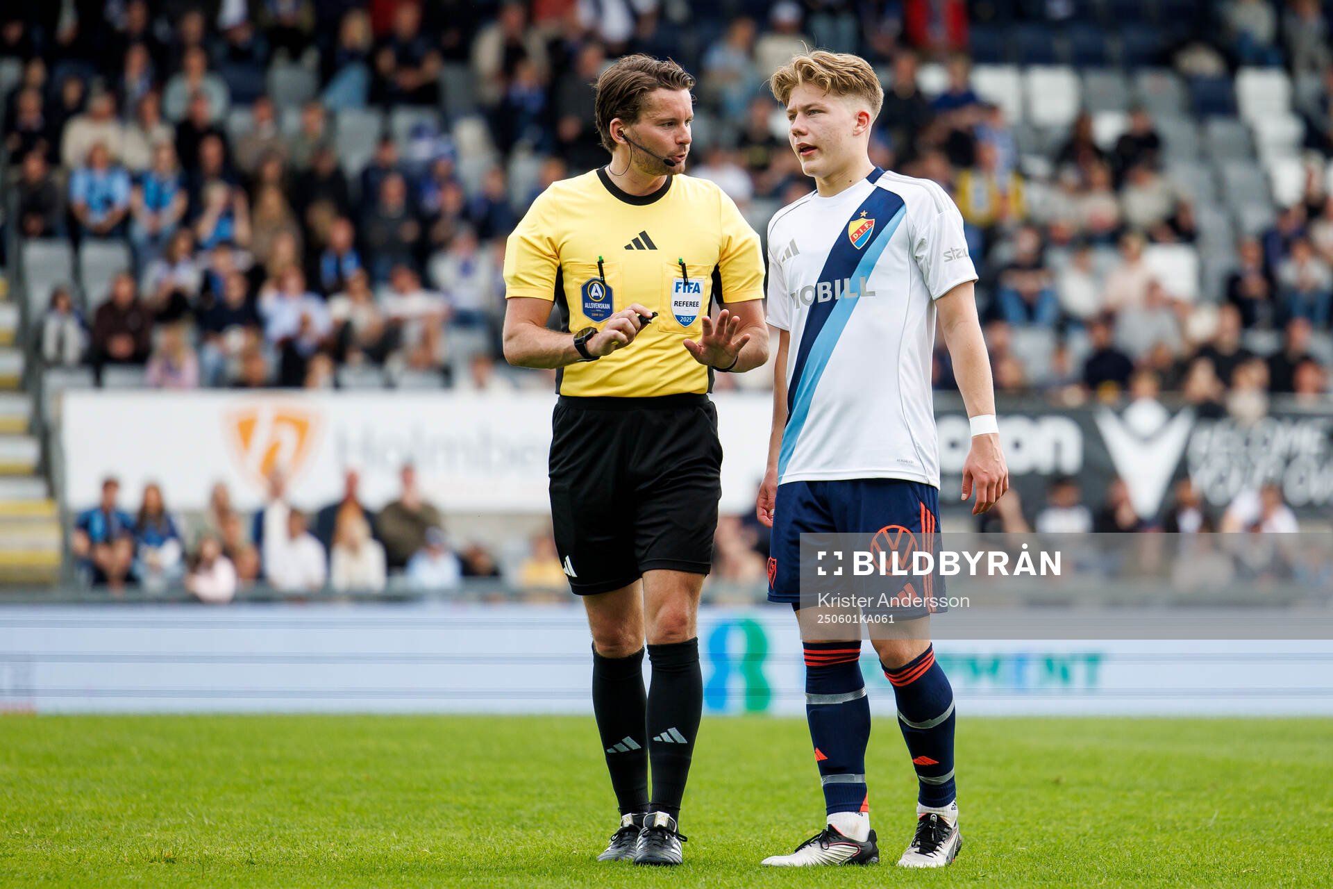 Domare Joakim Östling och Djurgårdens Matias Siltanen
