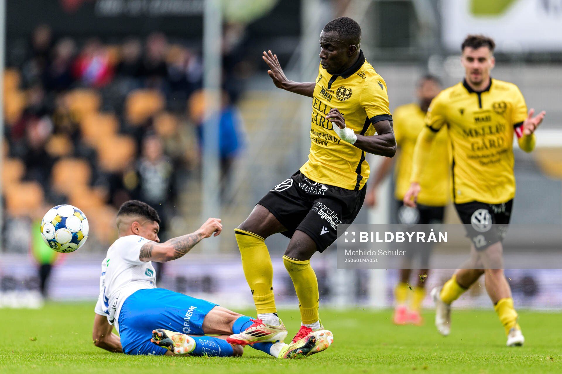 Värnamos Luke Le Roux och Mjällbys Abdoulie Manneh