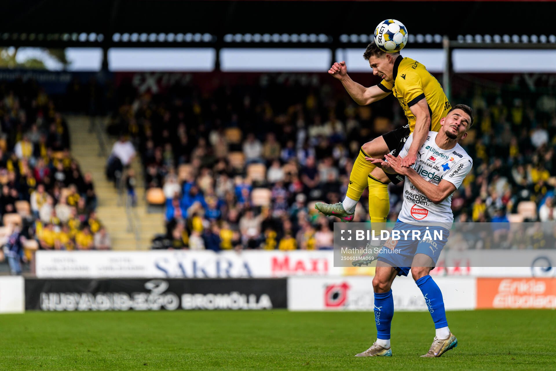 Mjällbys Timo Stavitski och Värnamos Ajdin Zeljkovic