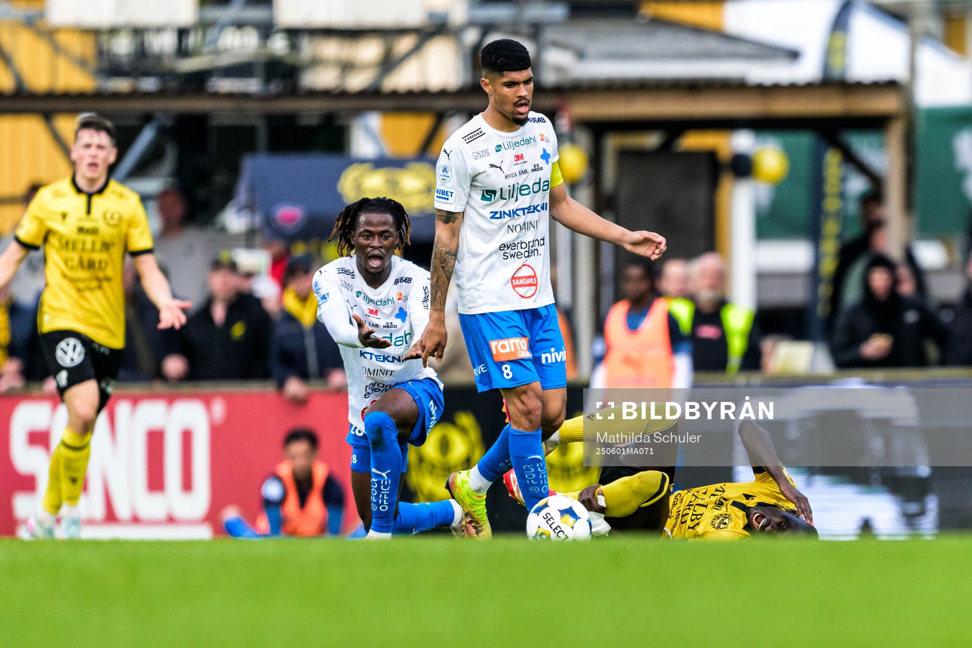 Mjällbys Abdoulie Manneh har ont