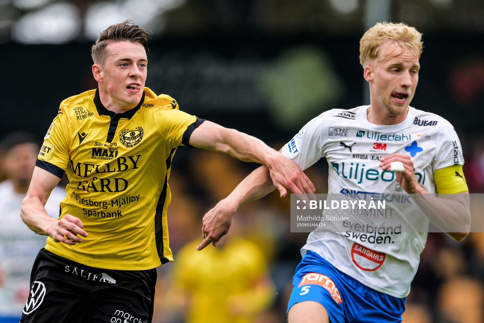 Mjällbys Elliot Stroud och Värnamos Victor Larsson