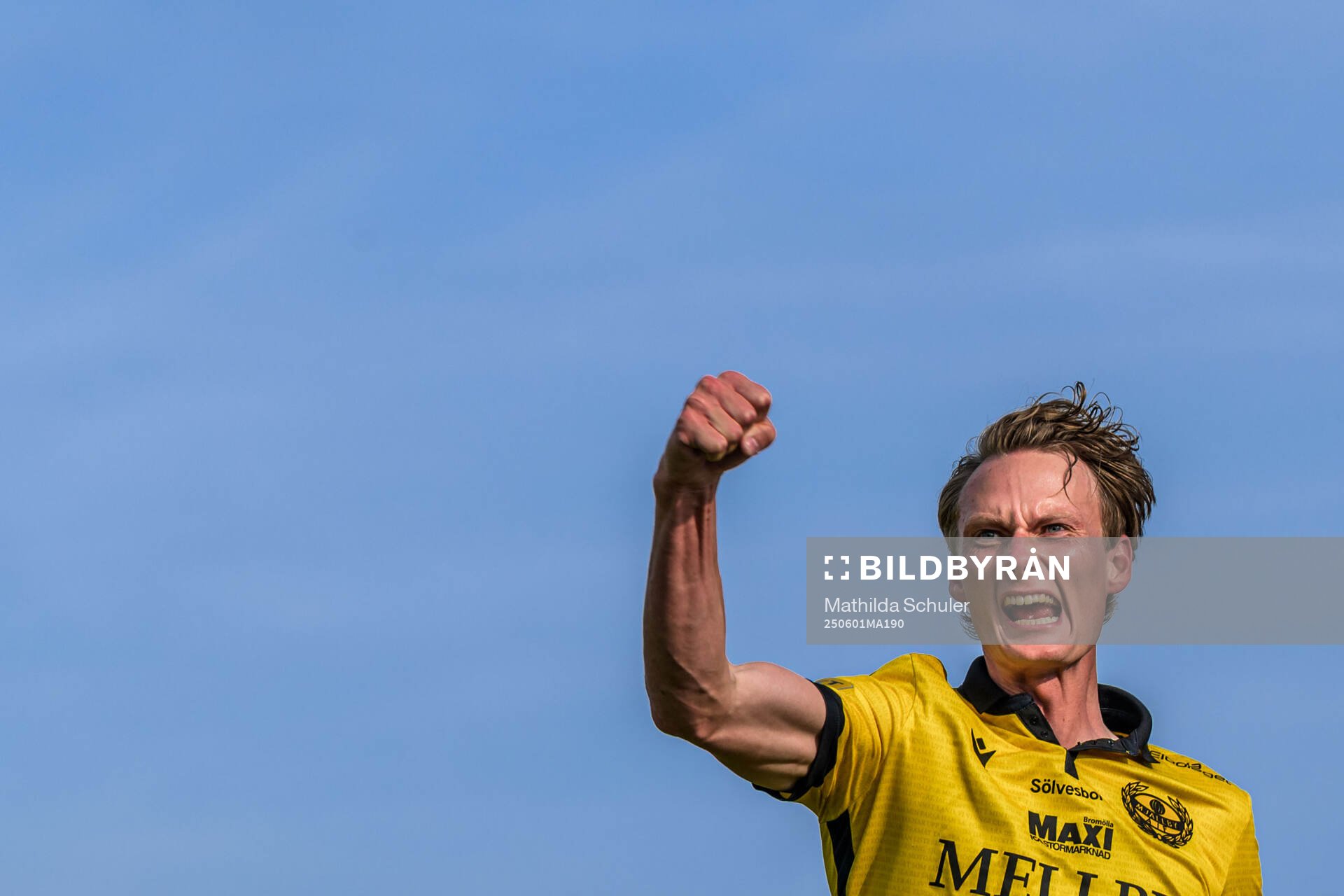 Mjällbys Alexander Johansson jublar
