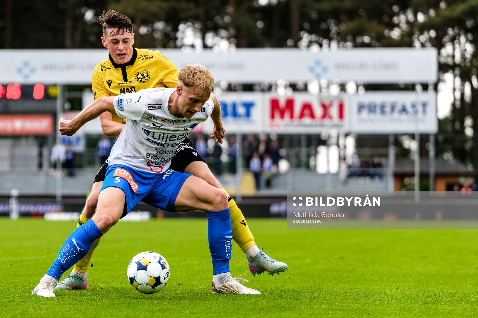 Mjällbys Elliot Stroud och Värnamos Victor Larsson