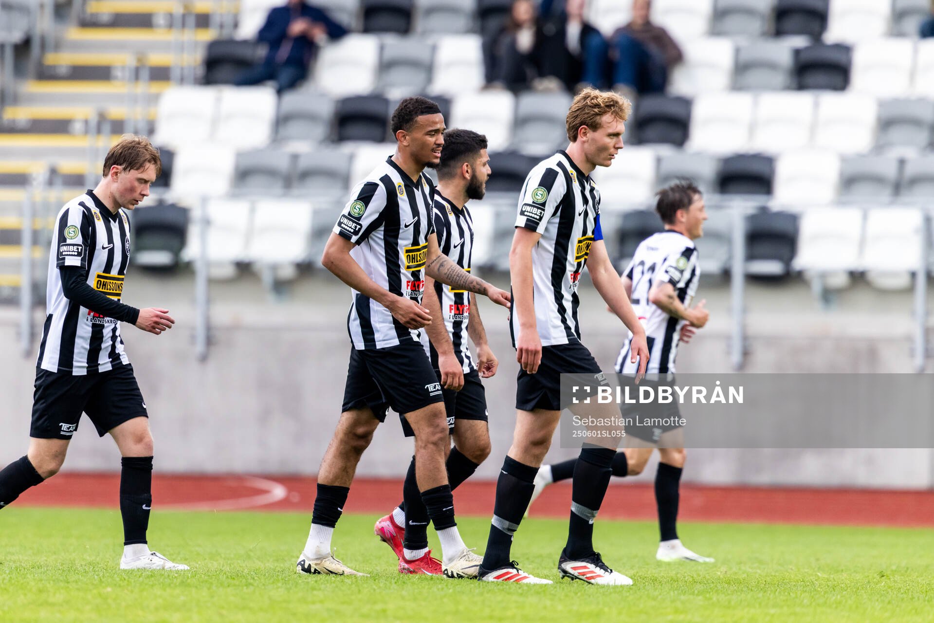 Landskronas Cameron Streete har gjort 0-1 och jublar