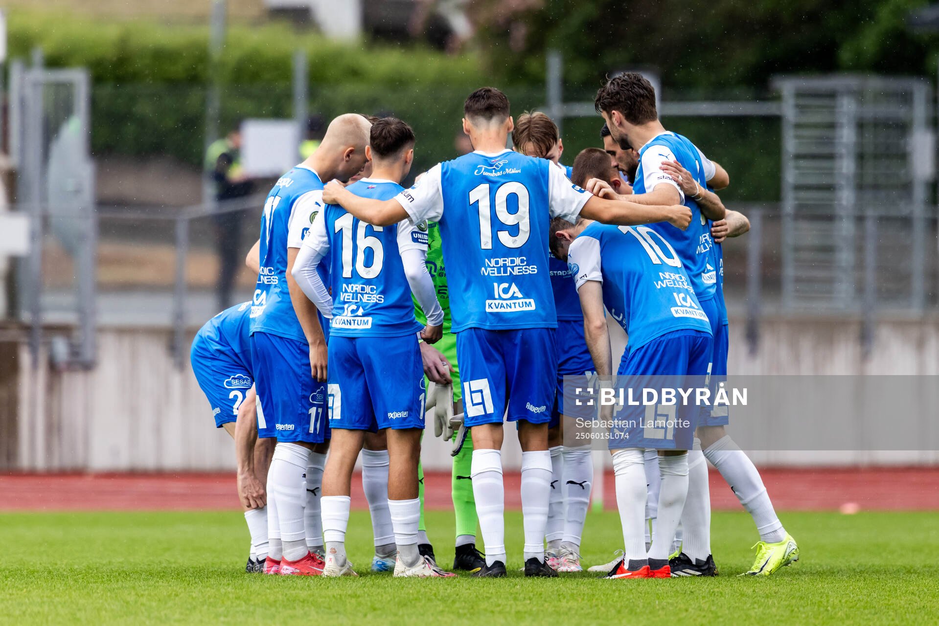 Oddevolds spelare laddar för match