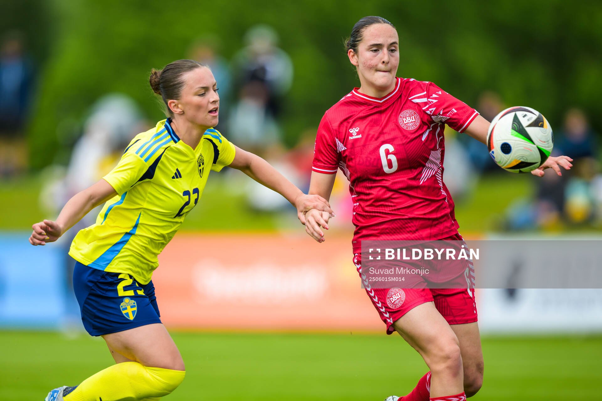Doris Petz of Sweden and Laura Sehested of Denmark