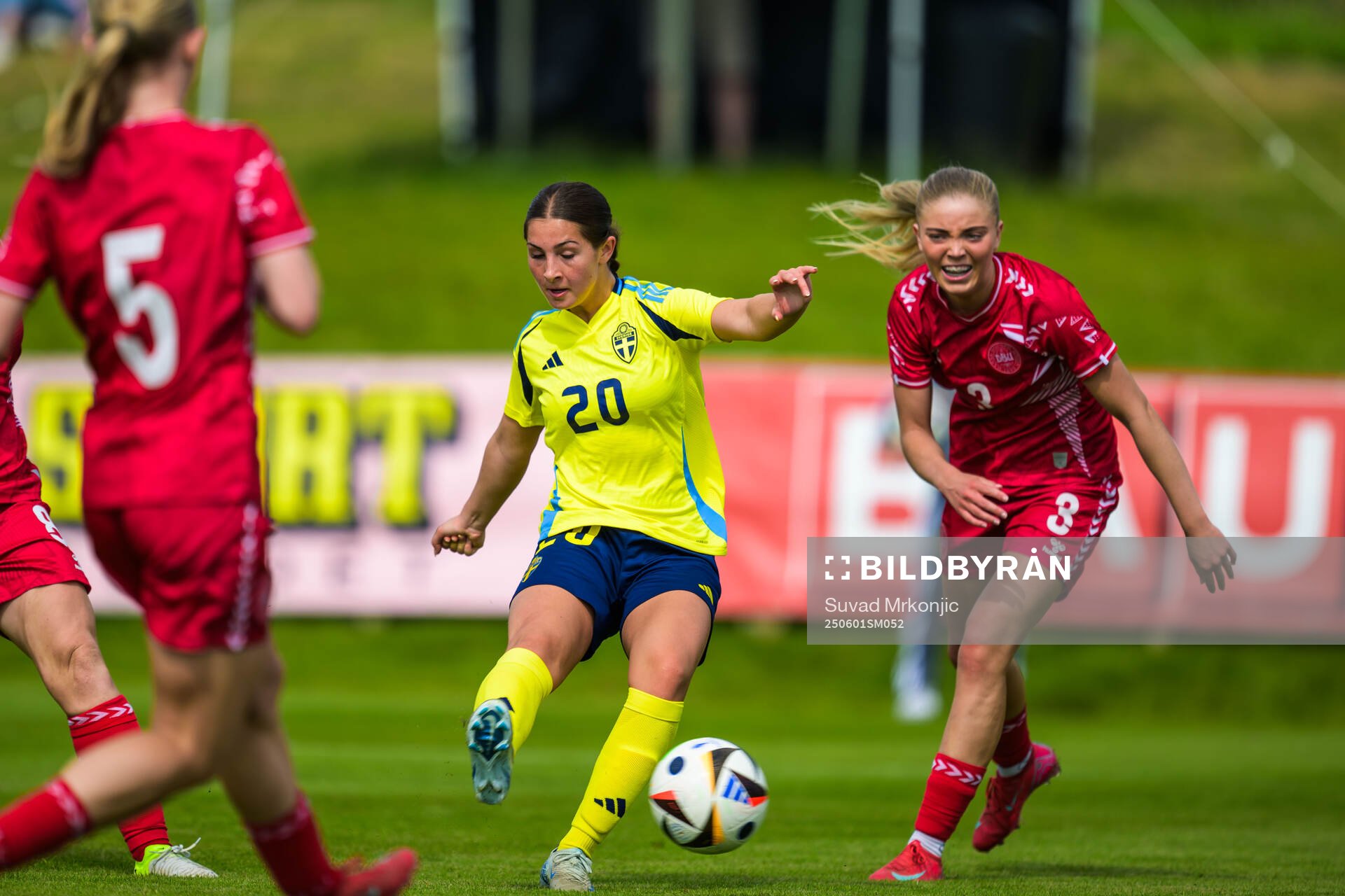 Filippa Sjöström of Sweden scores 1-1