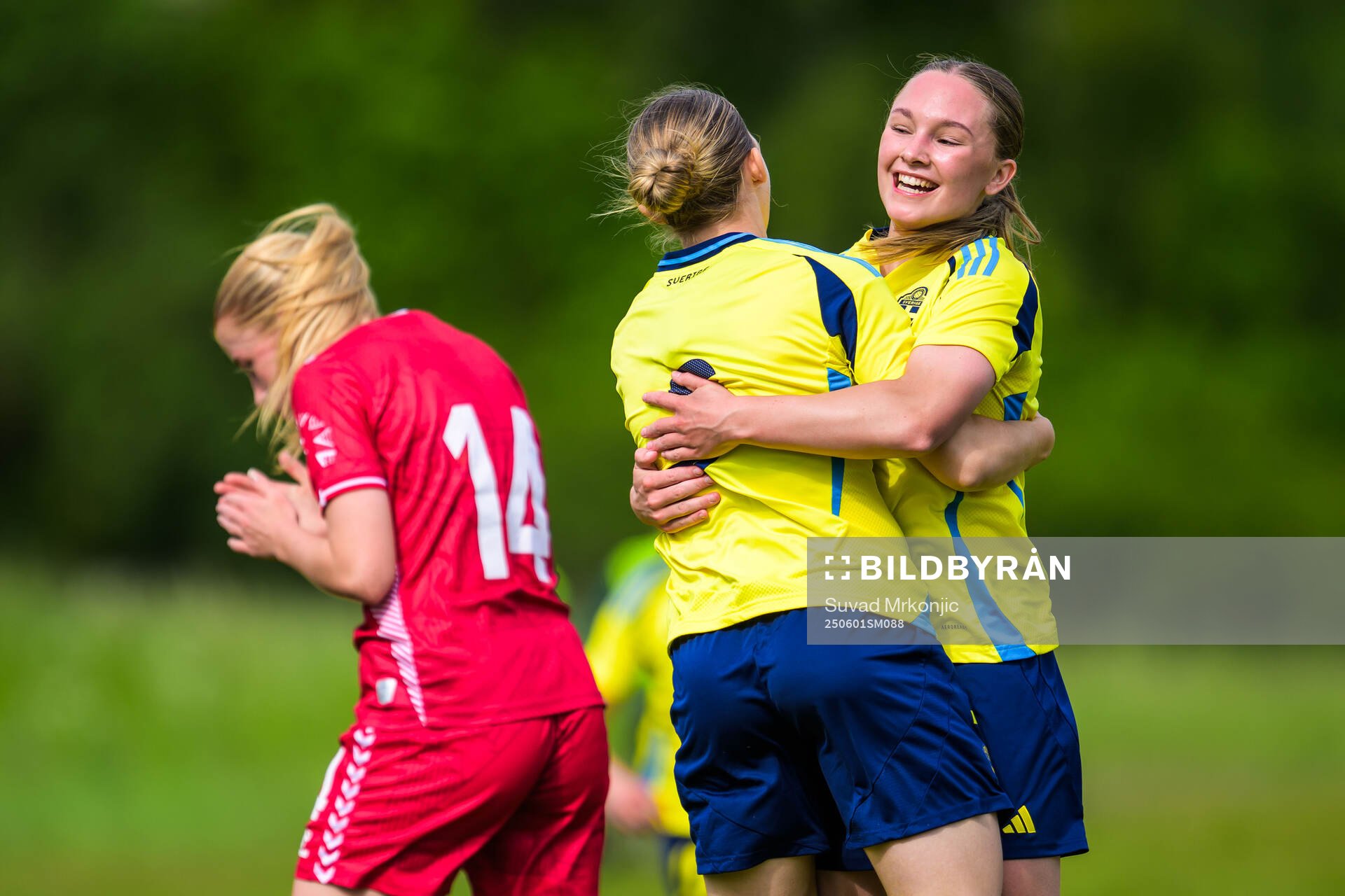 Nova Rolfsson of Sweden celebrates