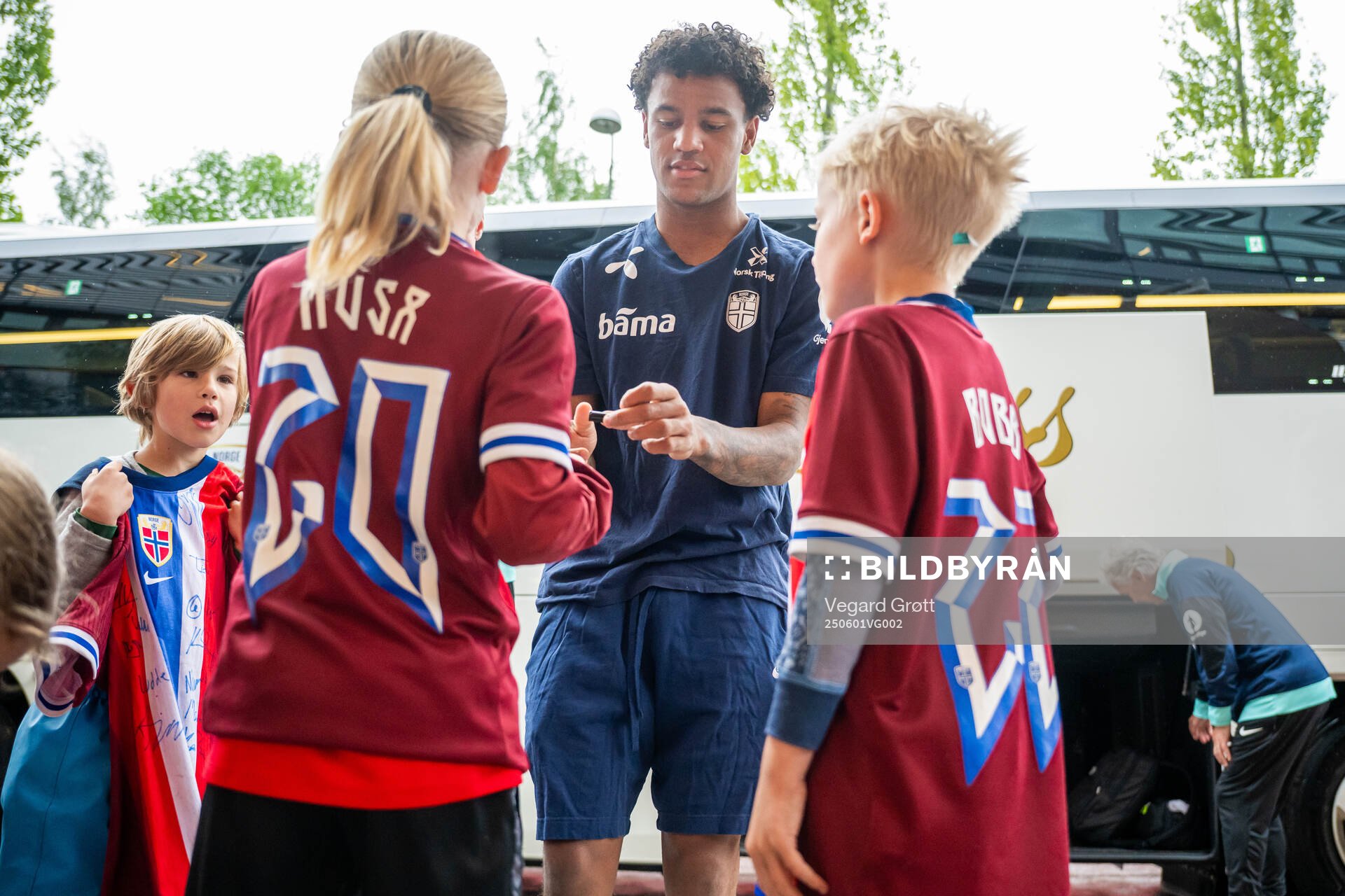 Oscar Bobb of the Norwegian national football team signs