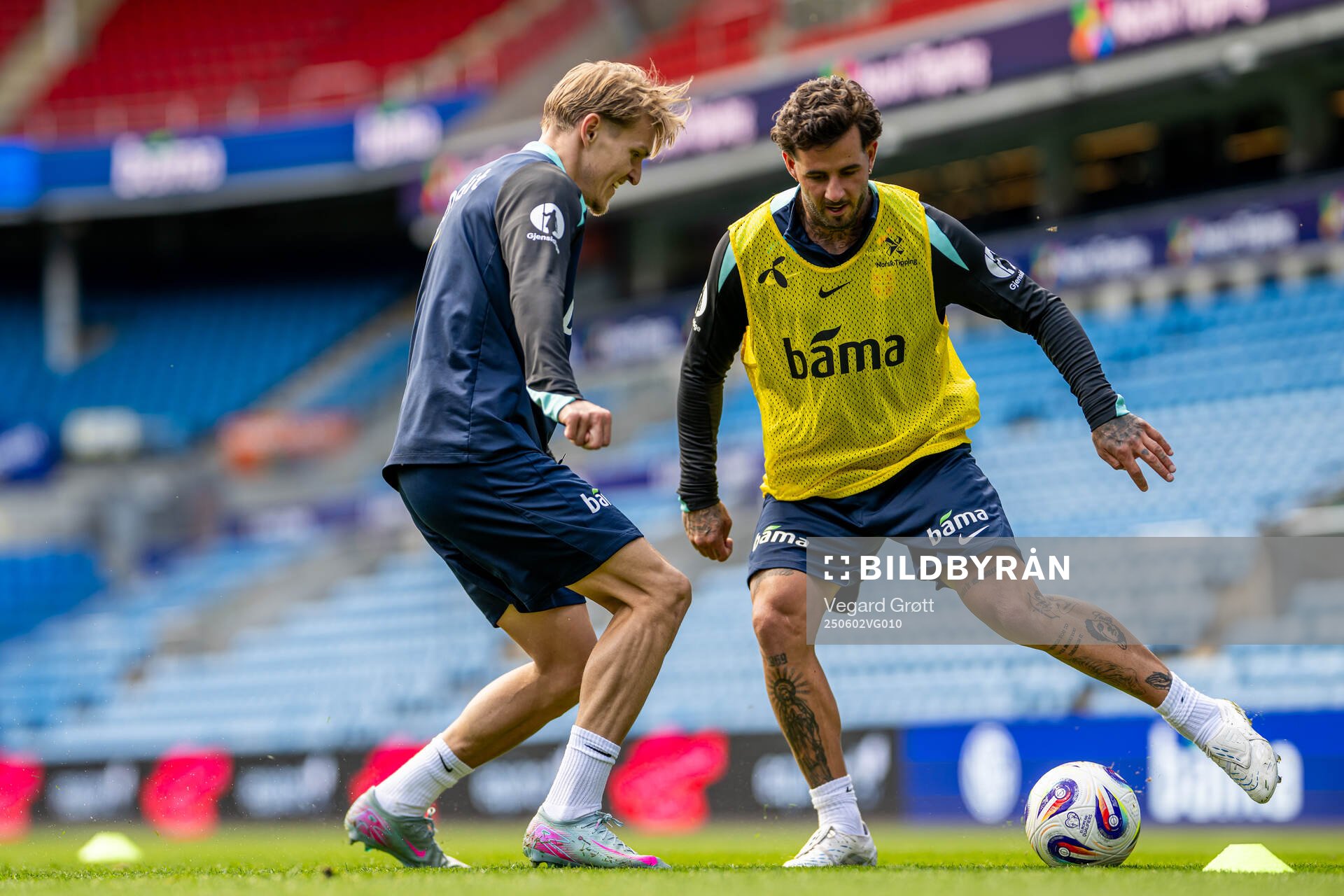 Martin Ødegaard and Aron Dønnum of the Norwegian national