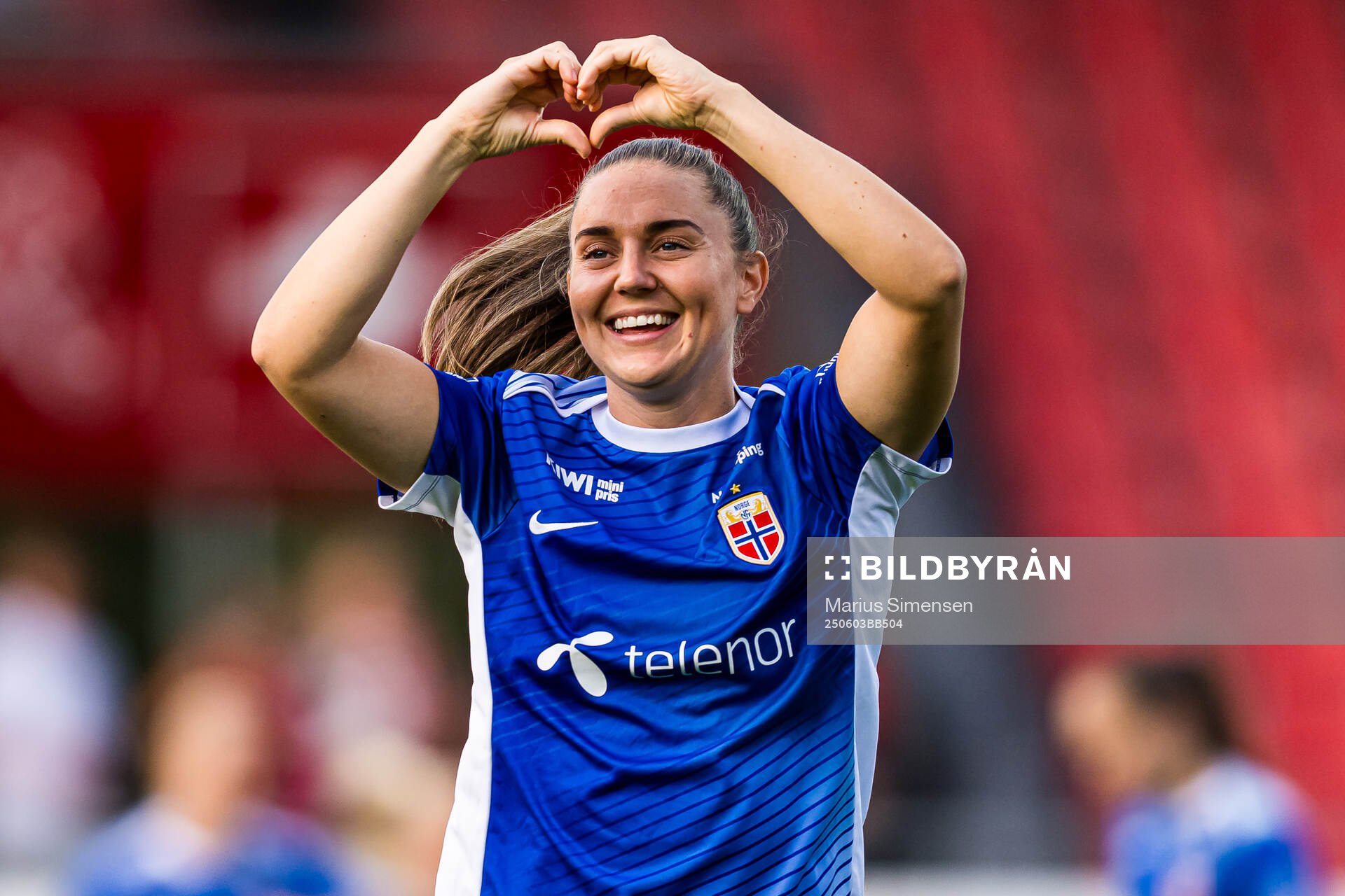 Vilde Bøe Risa of Norway warms up