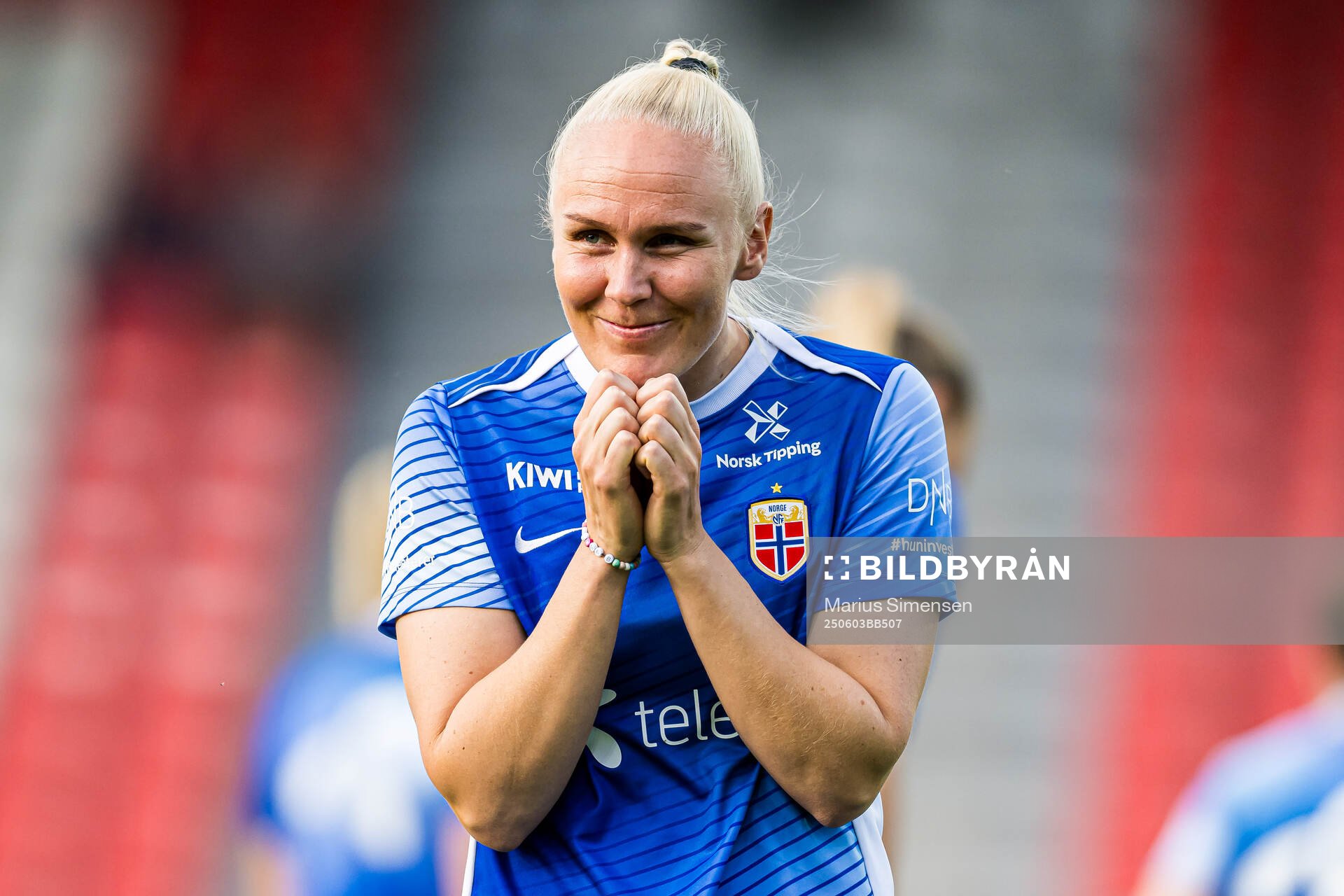 Maria Thorisdottir of Norway warms up
