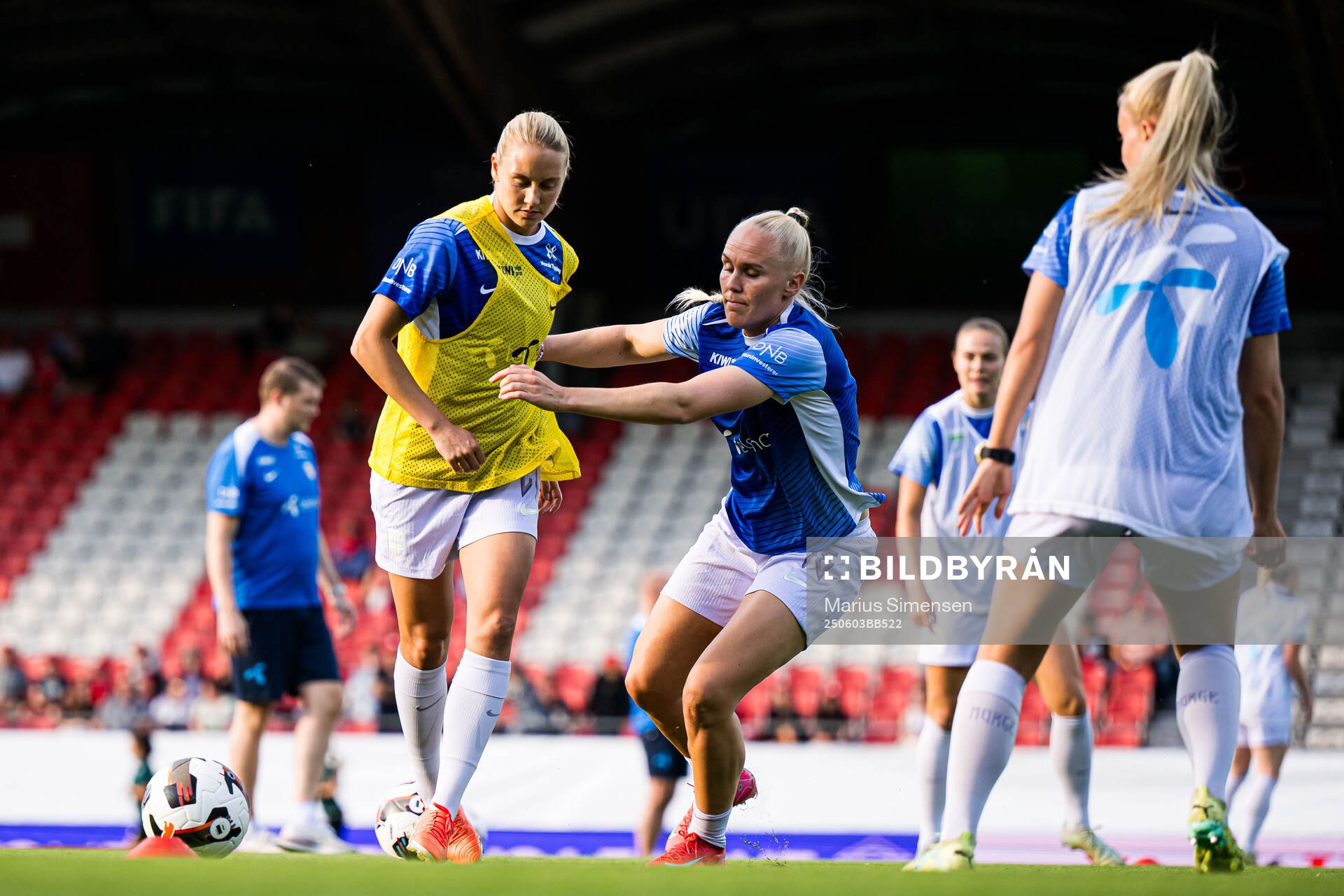 Lisa Naalsund and Maria Thorisdottir of Norway warms up