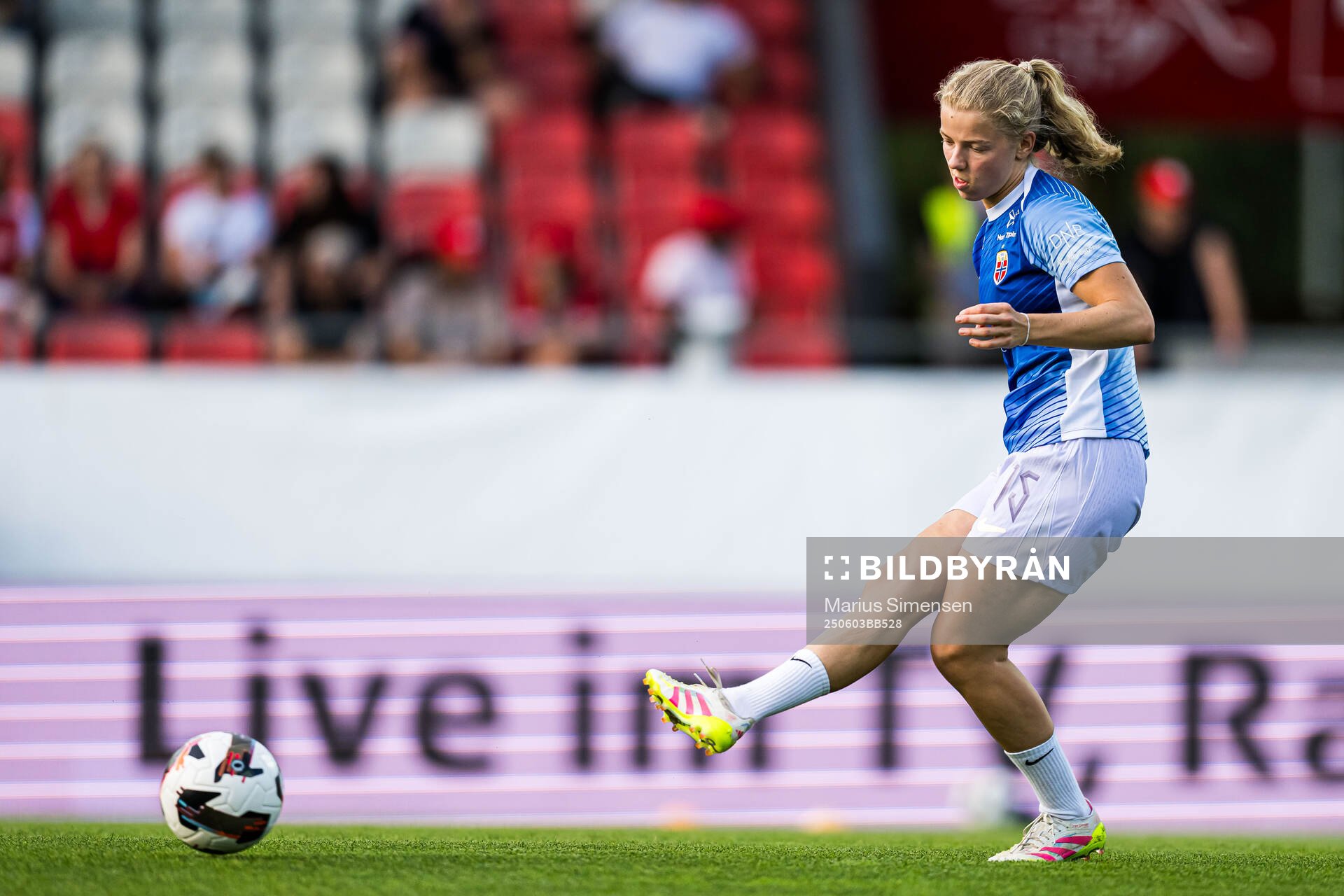 Justine Kielland of Norway warms up