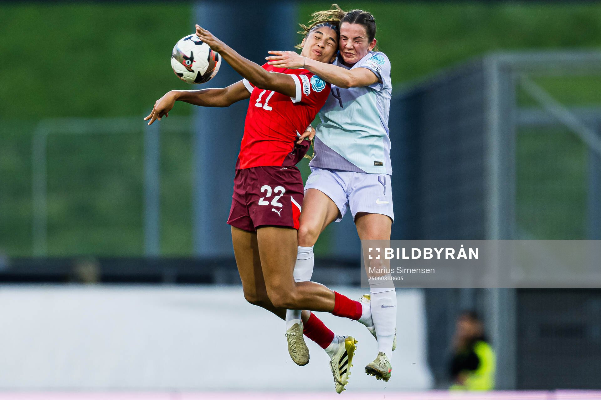 Sydney Schertenleib of Switzerland and Tuva Hansen of Norway