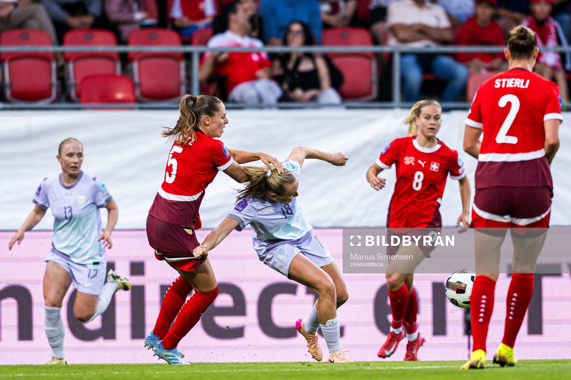 Noelle Maritz of Switzerland and Frida Maanum of Norway