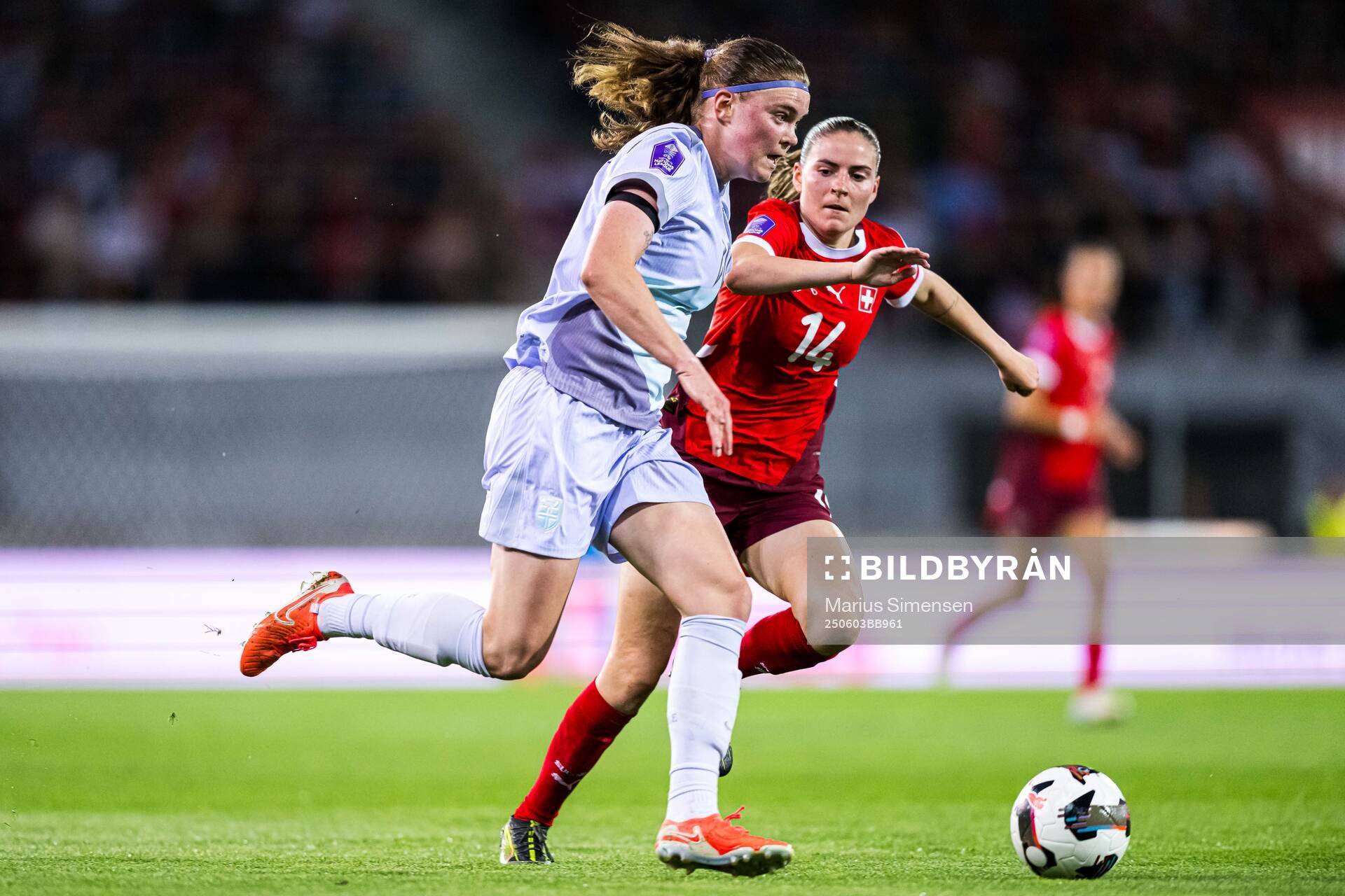 Signe Gaupset of Norway and Smilla Vallotto of Switzerland
