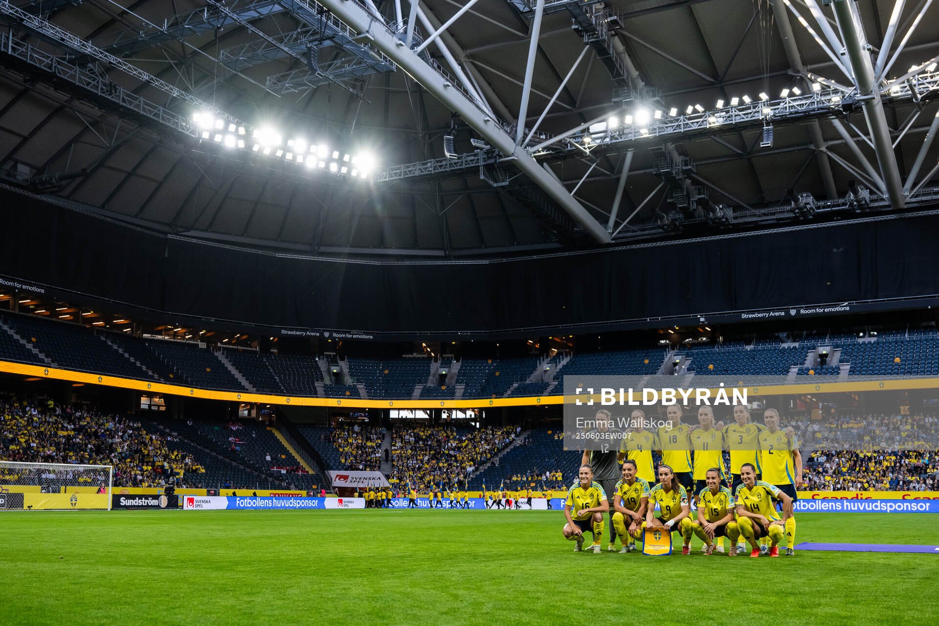 250603 The starting eleven of Sweden pose for a photo