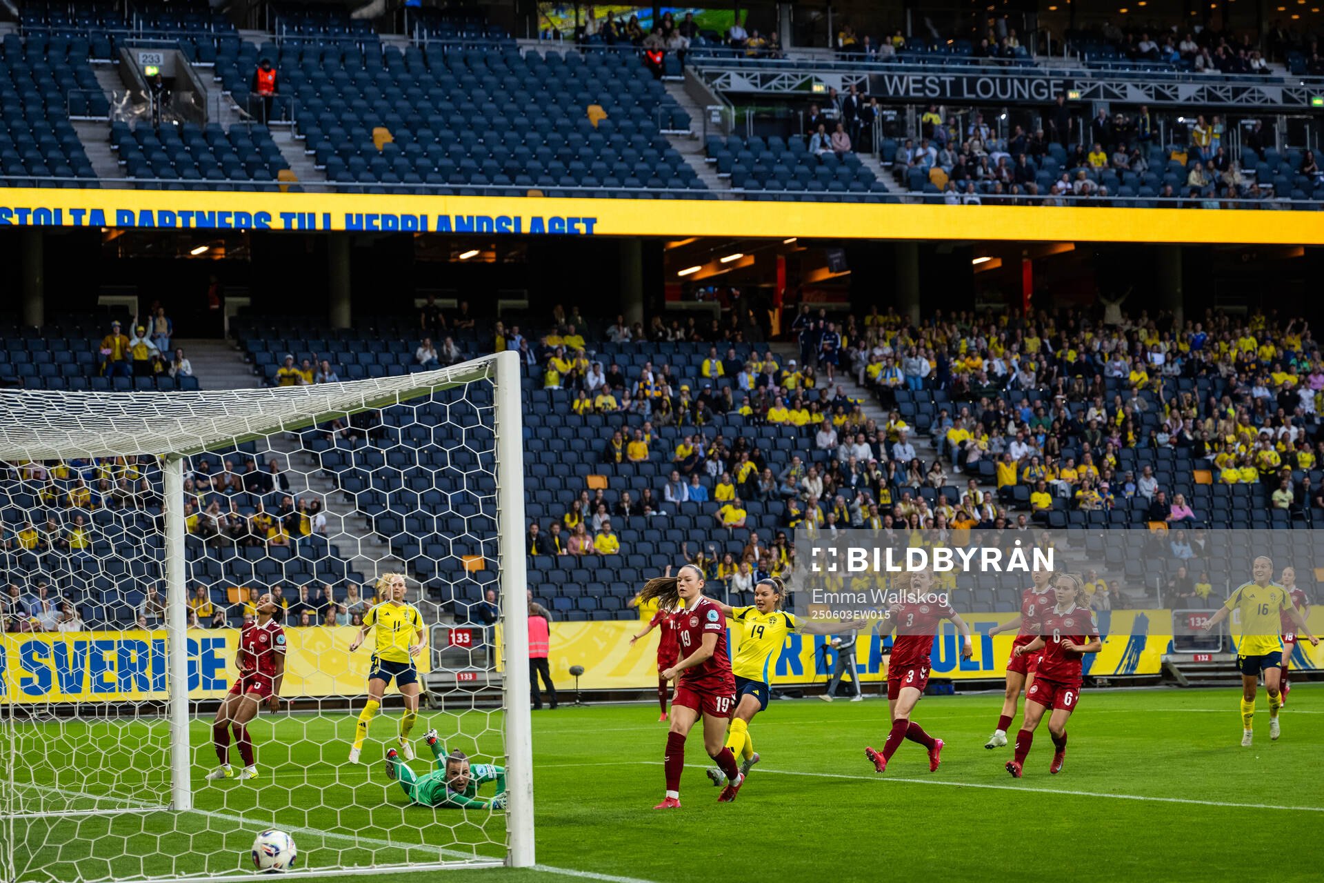 Stina Blackstenius of Sweden scores 1-0