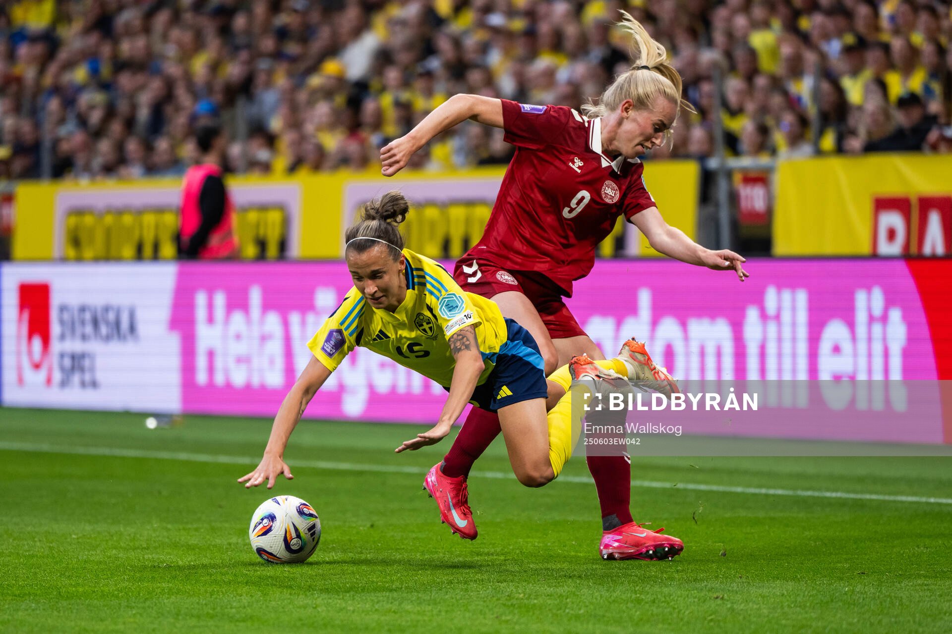 Julia Zigiotti Olme of Sweden and Amalie Vangsgaard of
