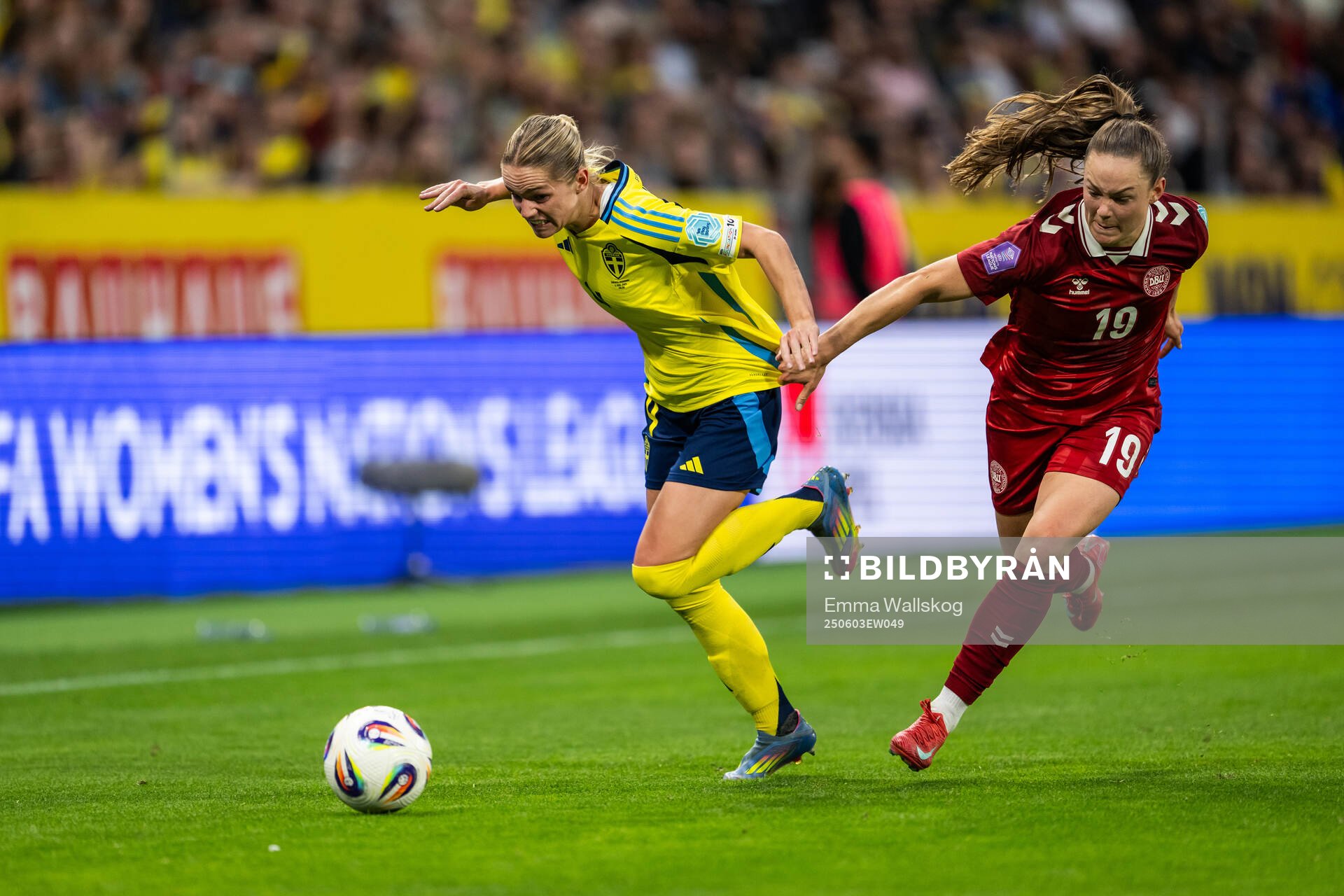 Hanna Lundkvist of Sweden and Janni Thomsen of Denmark