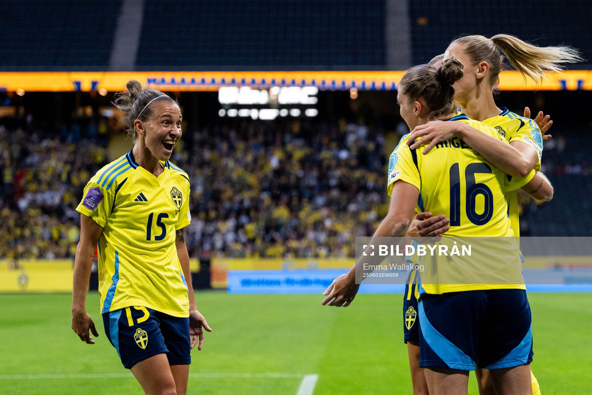 Filippa Angeldahl of Sweden celebrates with Julia Zigiotti