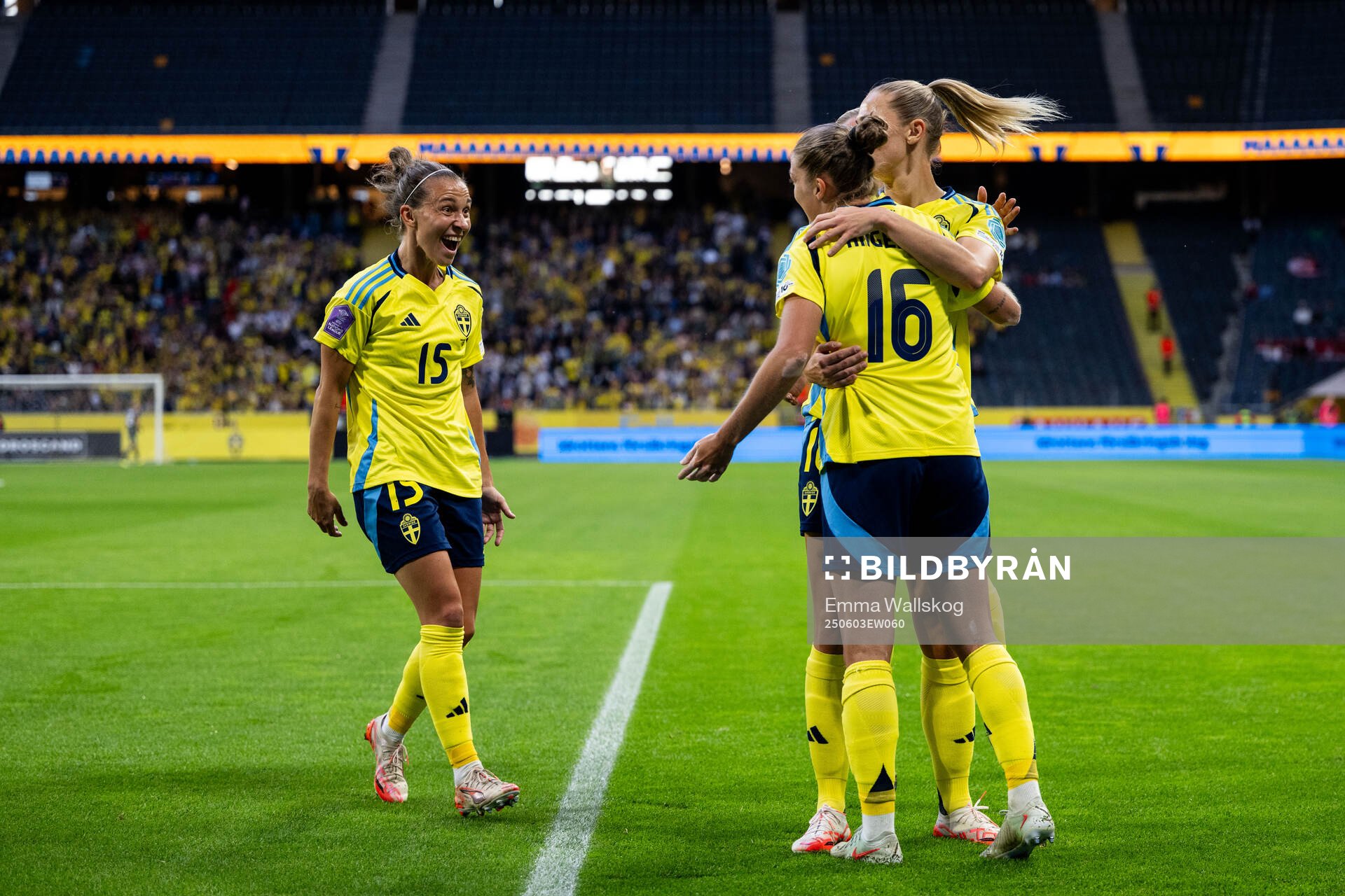 Filippa Angeldahl of Sweden celebrates with Julia Zigiotti