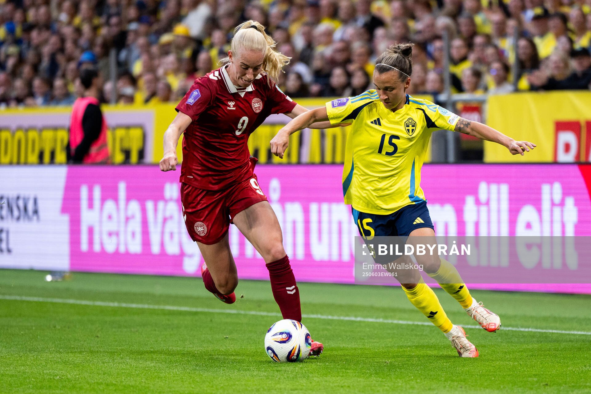 Amalie Vangsgaard of Denmark and Julia Zigiotti Olme of