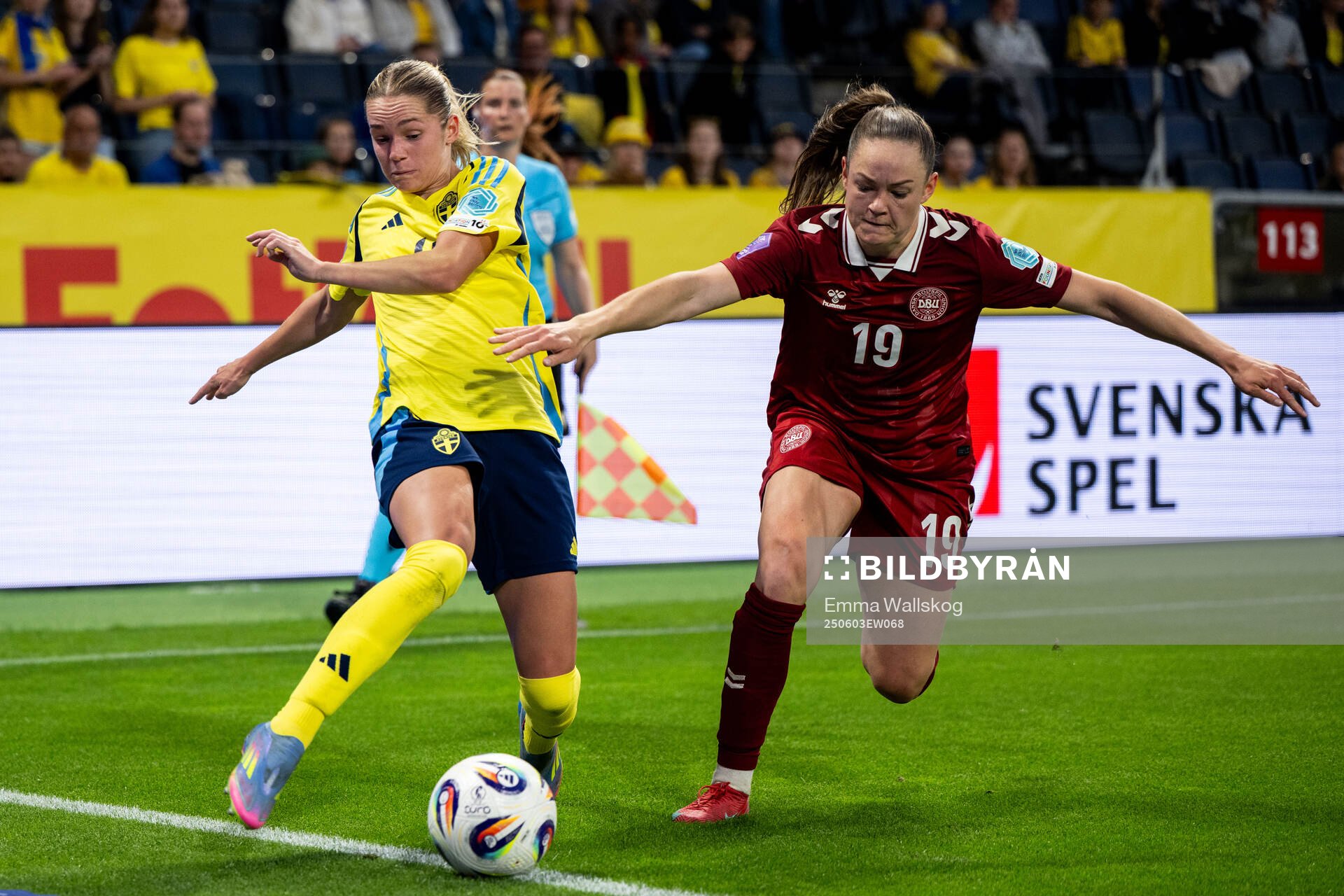 Hanna Lundkvist of Sweden and Janni Thomsen of Denmark