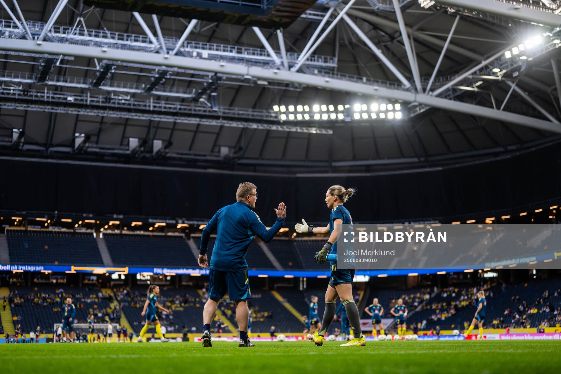 Goalkeeper coach Leif Troedsson and goalkeeper Jennifer