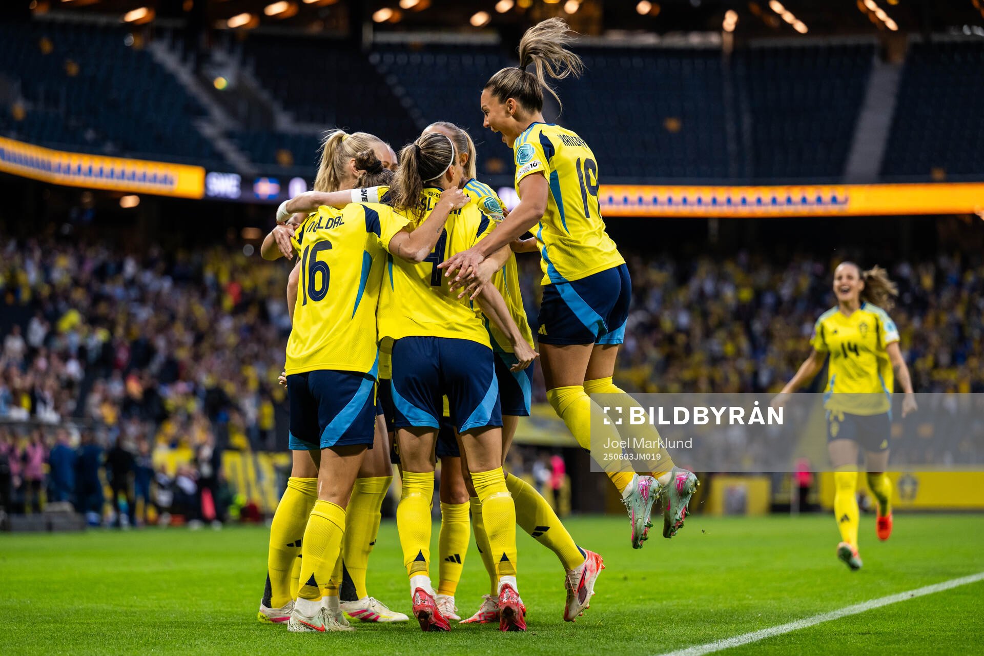 Stina Blackstenius of Sweden celebrates with team mates