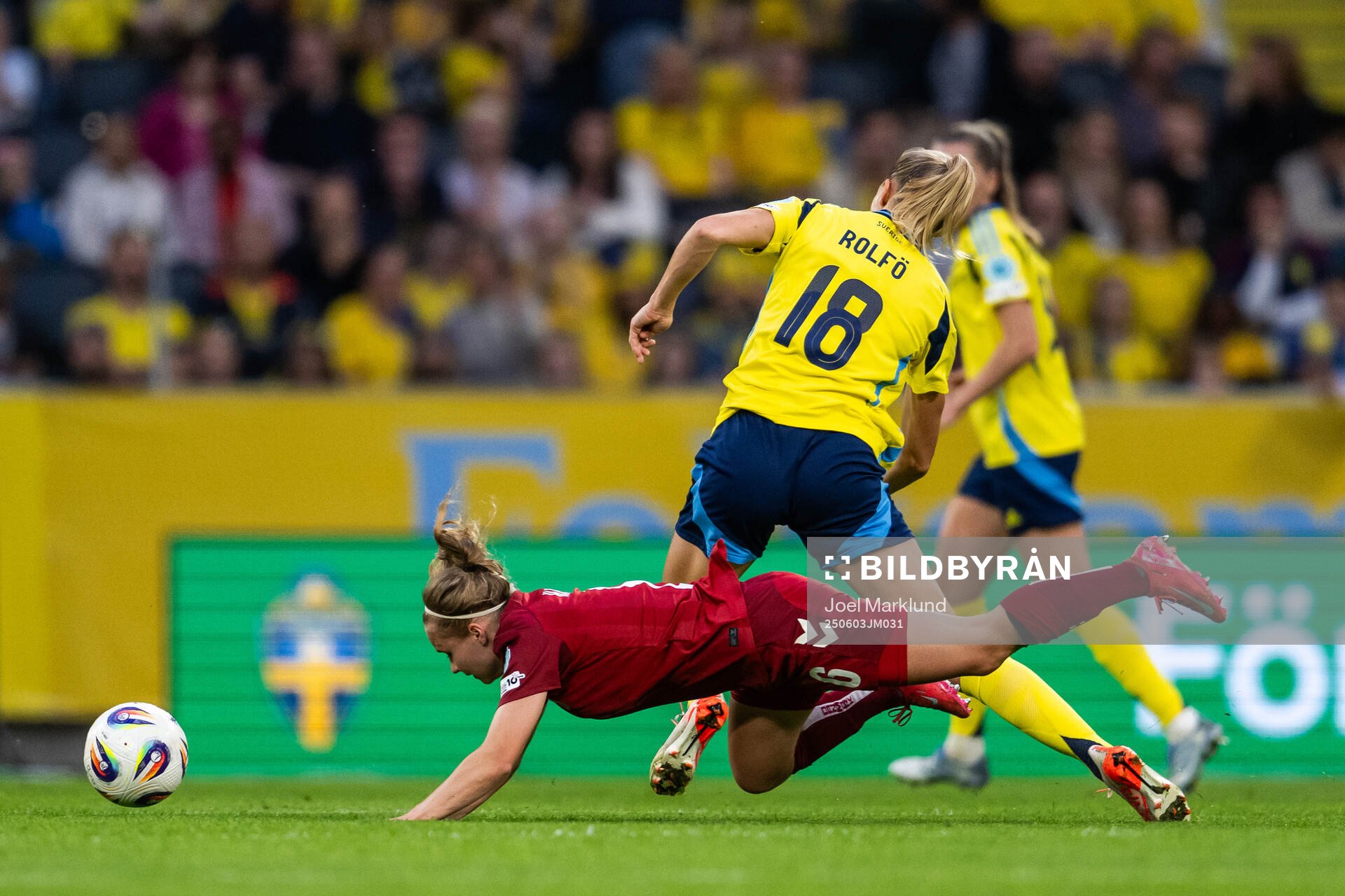 Josefine Hasbo of Denmark and Fridolina Rolfö of Sweden